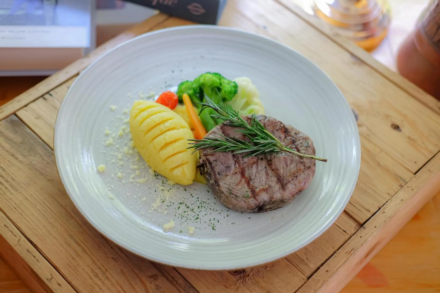 Food in Up-Peak Hotel Simpang Lima Semarang Formerly HA-KA Simpanglima Hotel Semarang