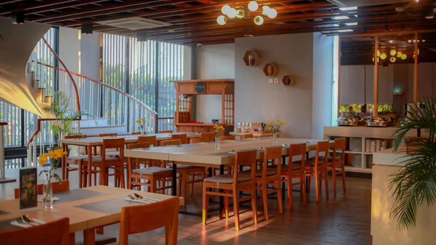 Restaurant/places to eat in Up-Peak Hotel Simpang Lima Semarang Formerly HA-KA Simpanglima Hotel Semarang Restaurant/places to eat in Up-Peak Hotel Simpang Lima Semarang Formerly HA-KA Simpanglima Hotel Semarang