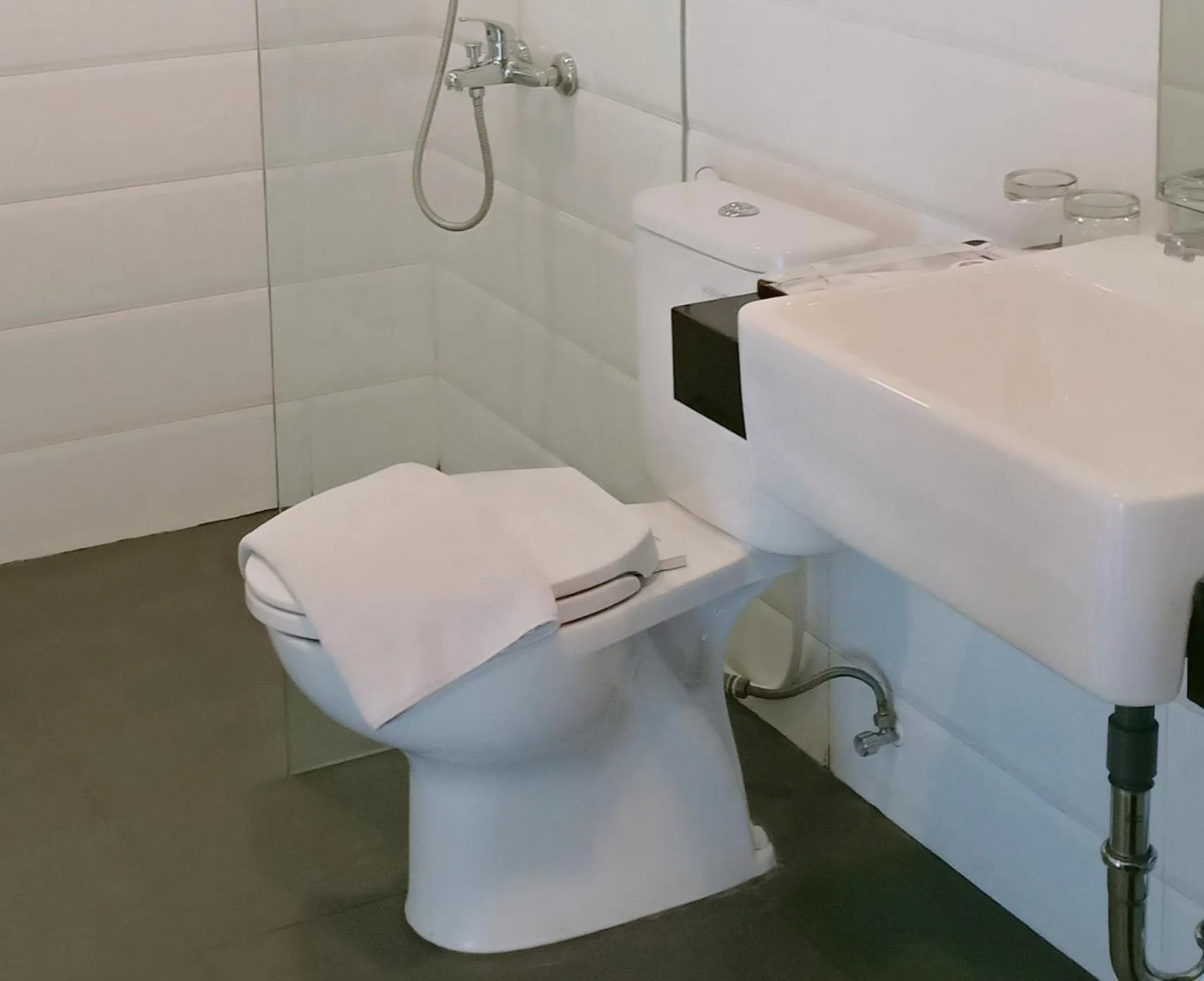 Toilet in Up-Peak Hotel Simpang Lima Semarang Formerly HA-KA Simpanglima Hotel Semarang