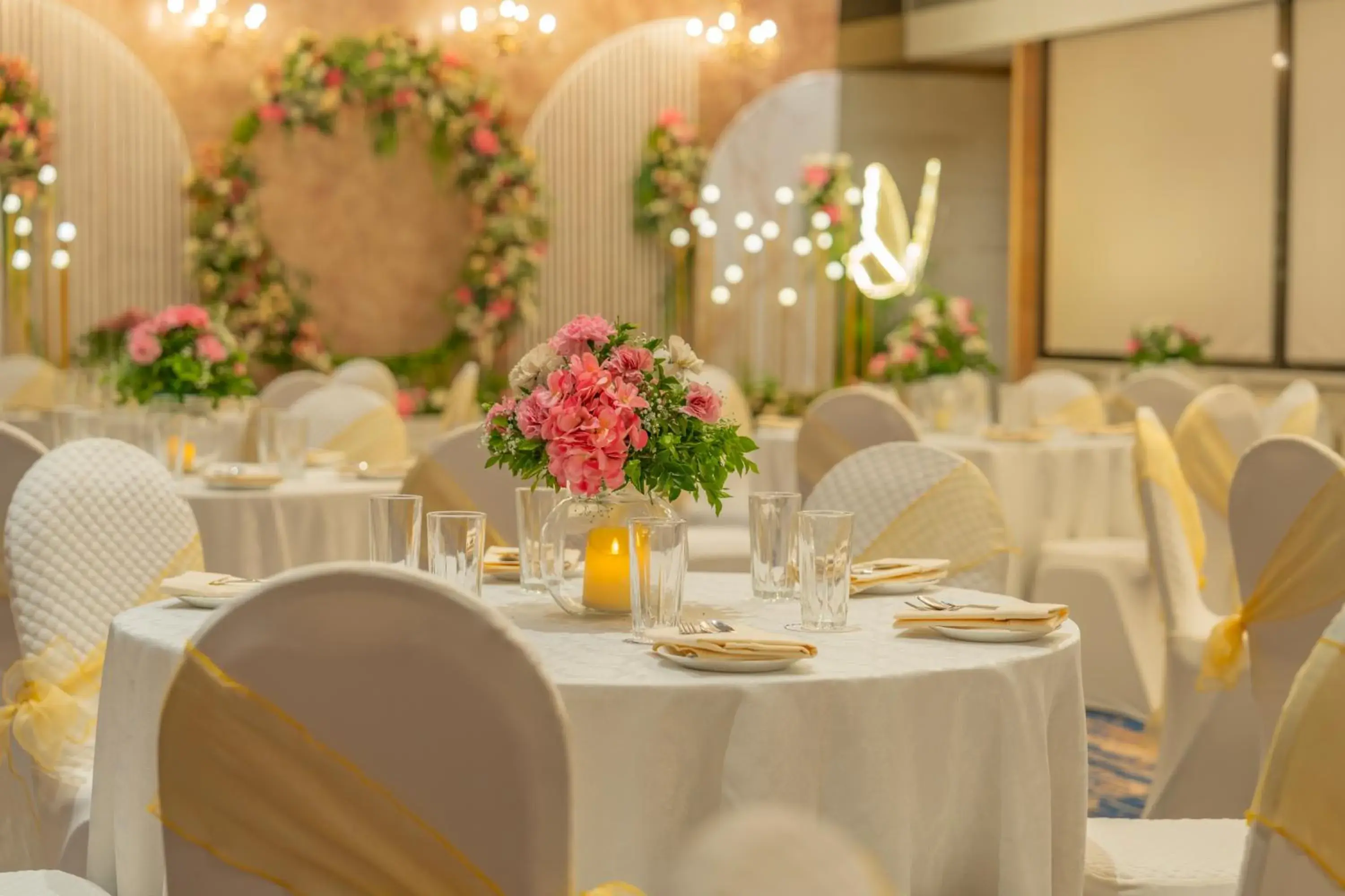 Hotel Kohinoor Continental, Airport - Newly Renovated Hotel Kohinoor Continental, Airport - Newly Renovated