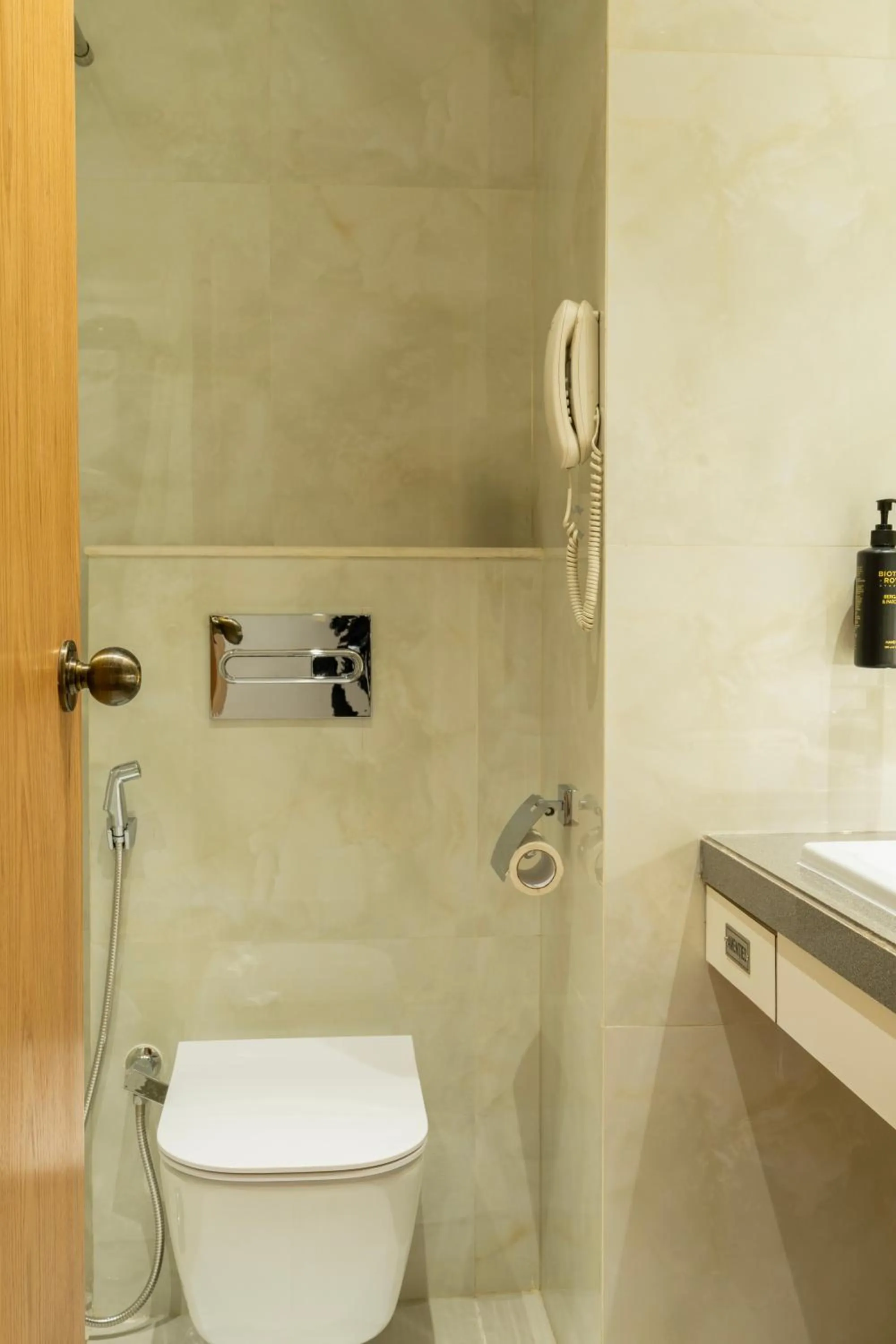 Toilet in Hotel Kohinoor Continental, Airport - Newly Renovated