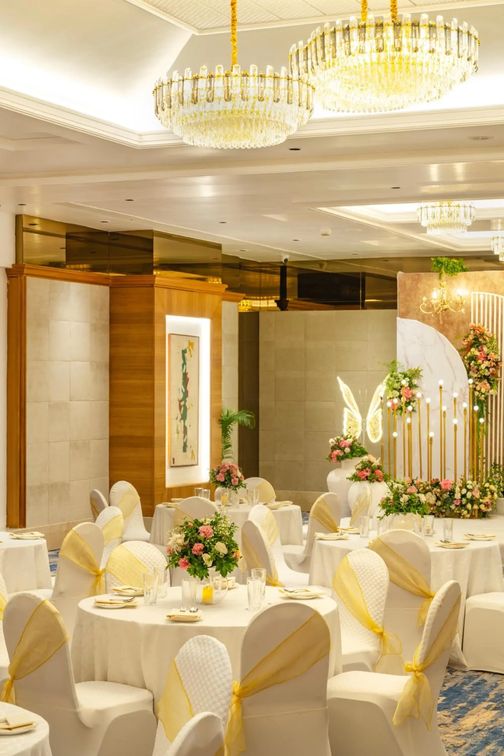 Hotel Kohinoor Continental, Airport - Newly Renovated Hotel Kohinoor Continental, Airport - Newly Renovated