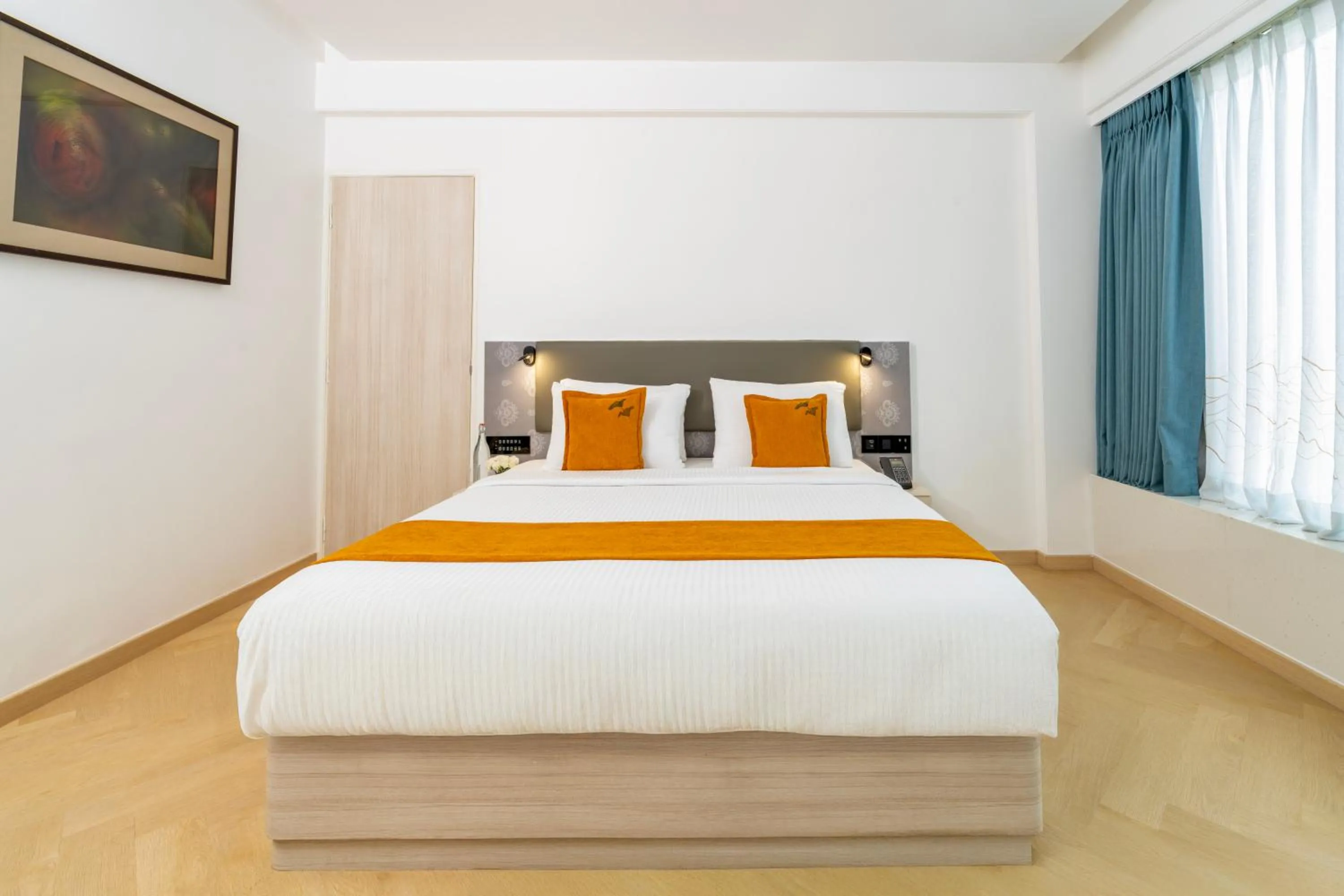 Bed in Hotel Kohinoor Continental, Airport - Newly Renovated