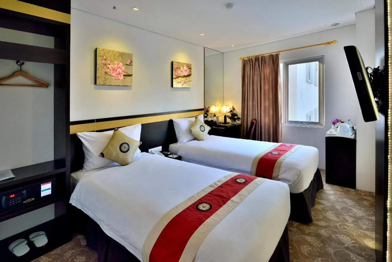 Photo of the whole room, Bed in Gino Feruci Kebon Jati by KAGUM Hotels