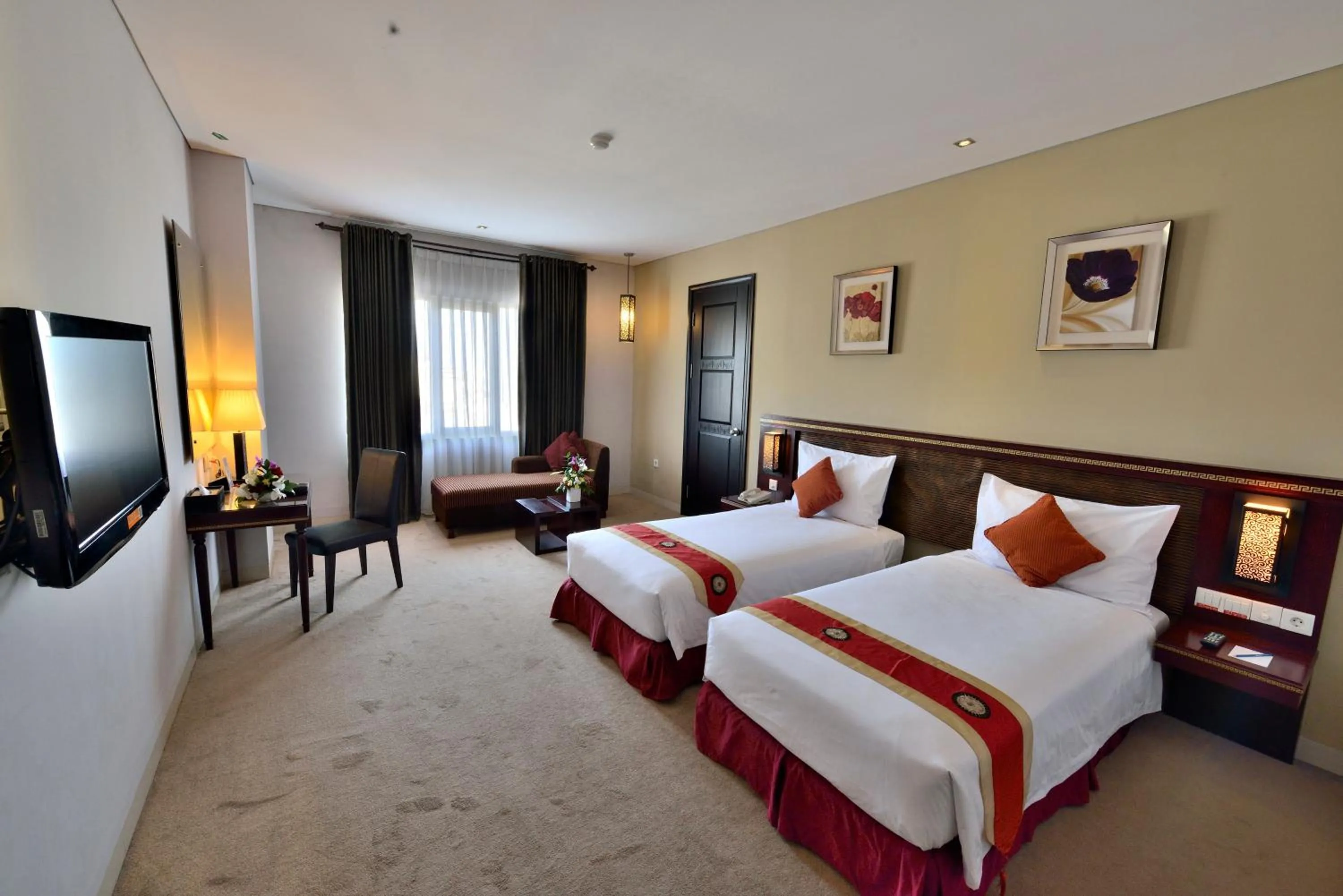 Photo of the whole room, Bed in Gino Feruci Kebon Jati by KAGUM Hotels