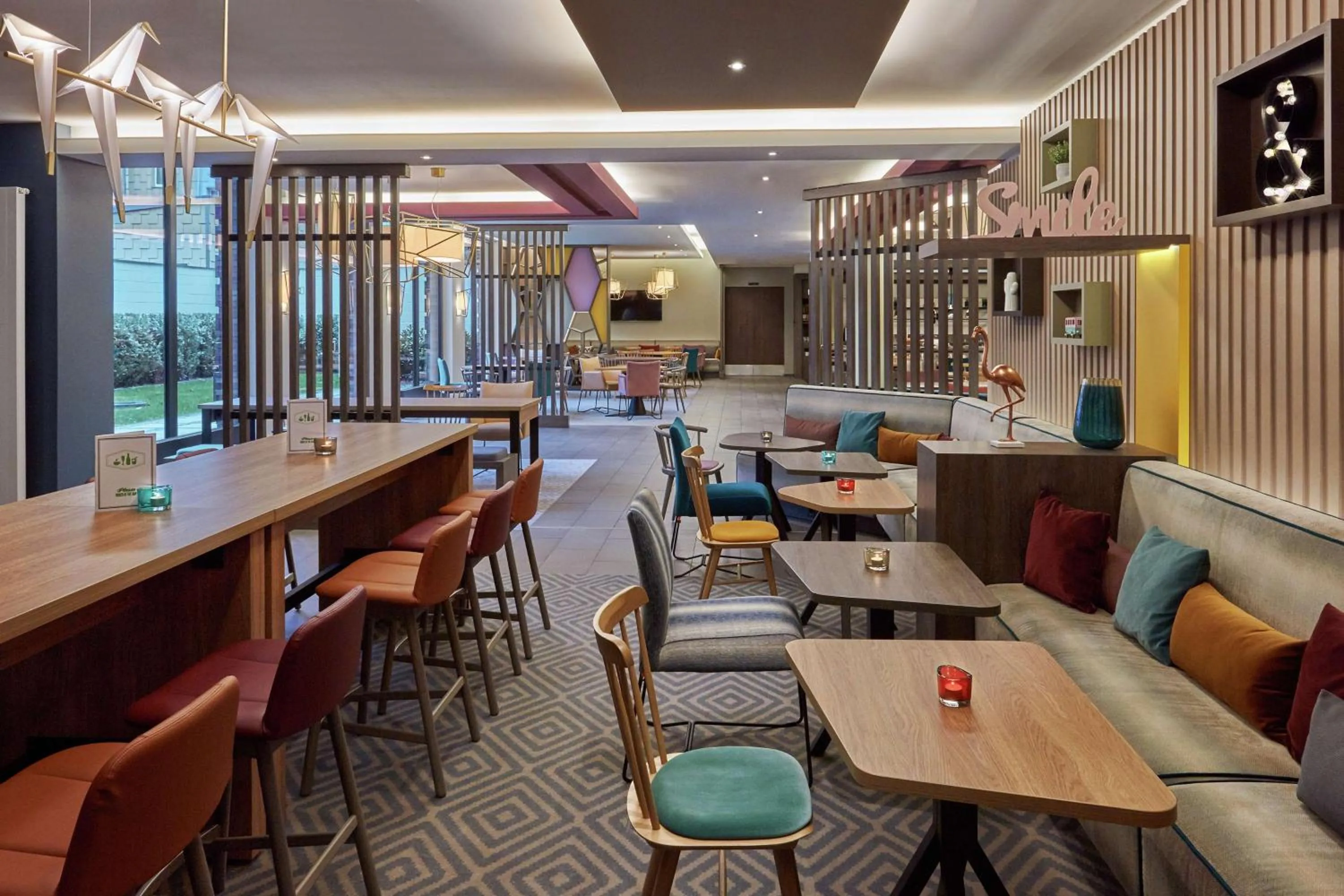 Lounge or bar in Hampton by Hilton Berlin City West
