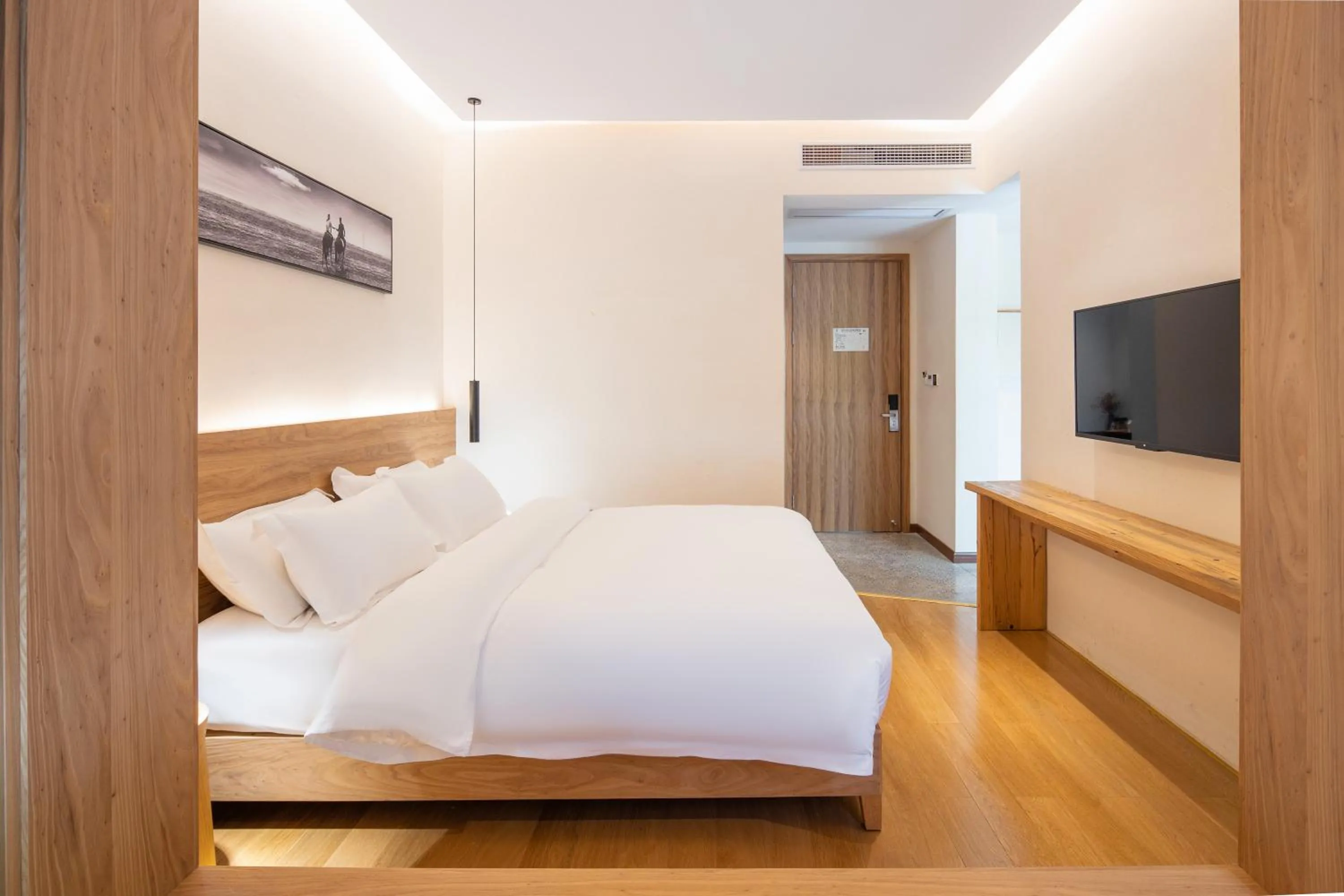 Deluxe Queen Room + Bathtub in Yunshan Villa