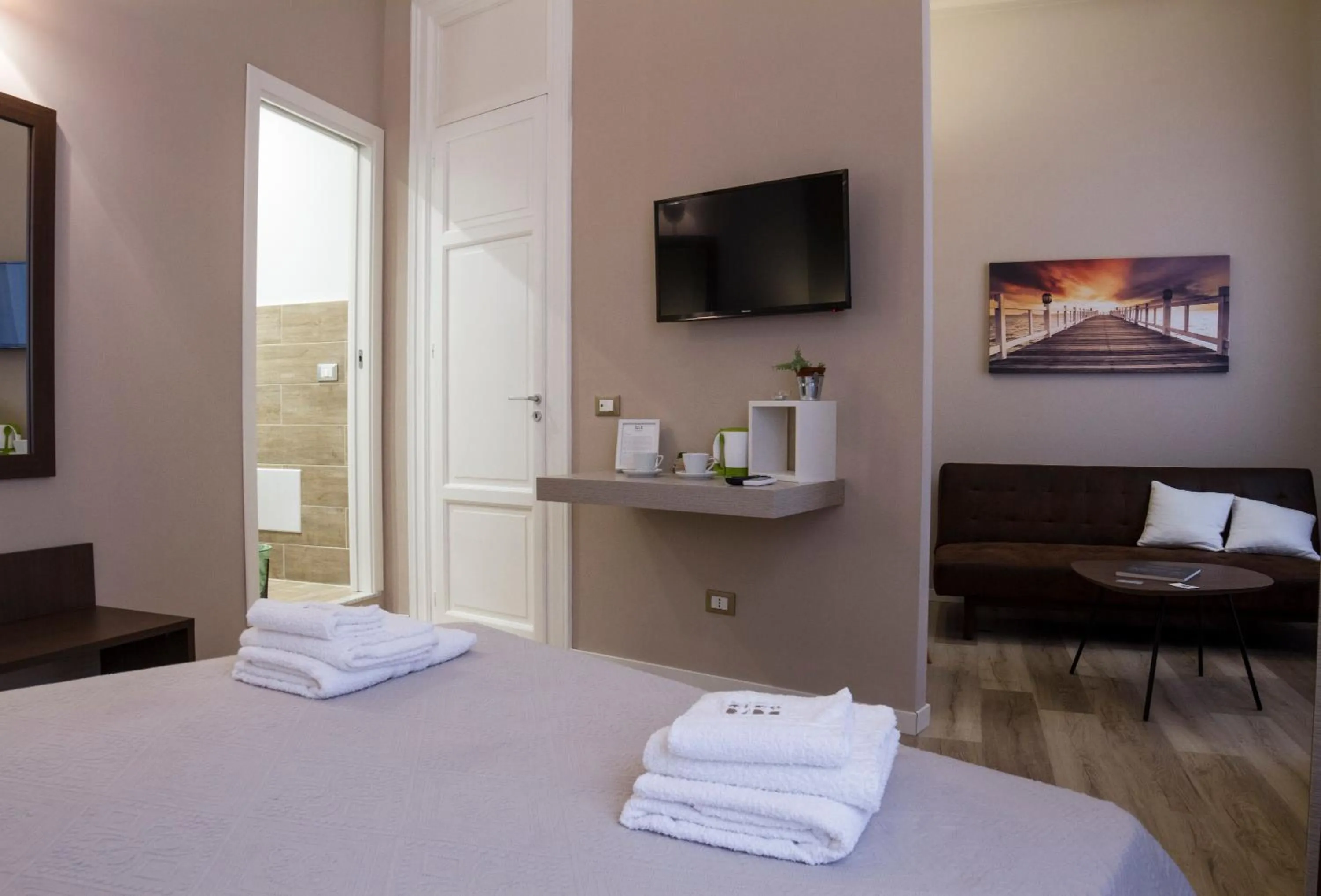 Decorative detail, Bed in Bagnasco 18 suite&terrace