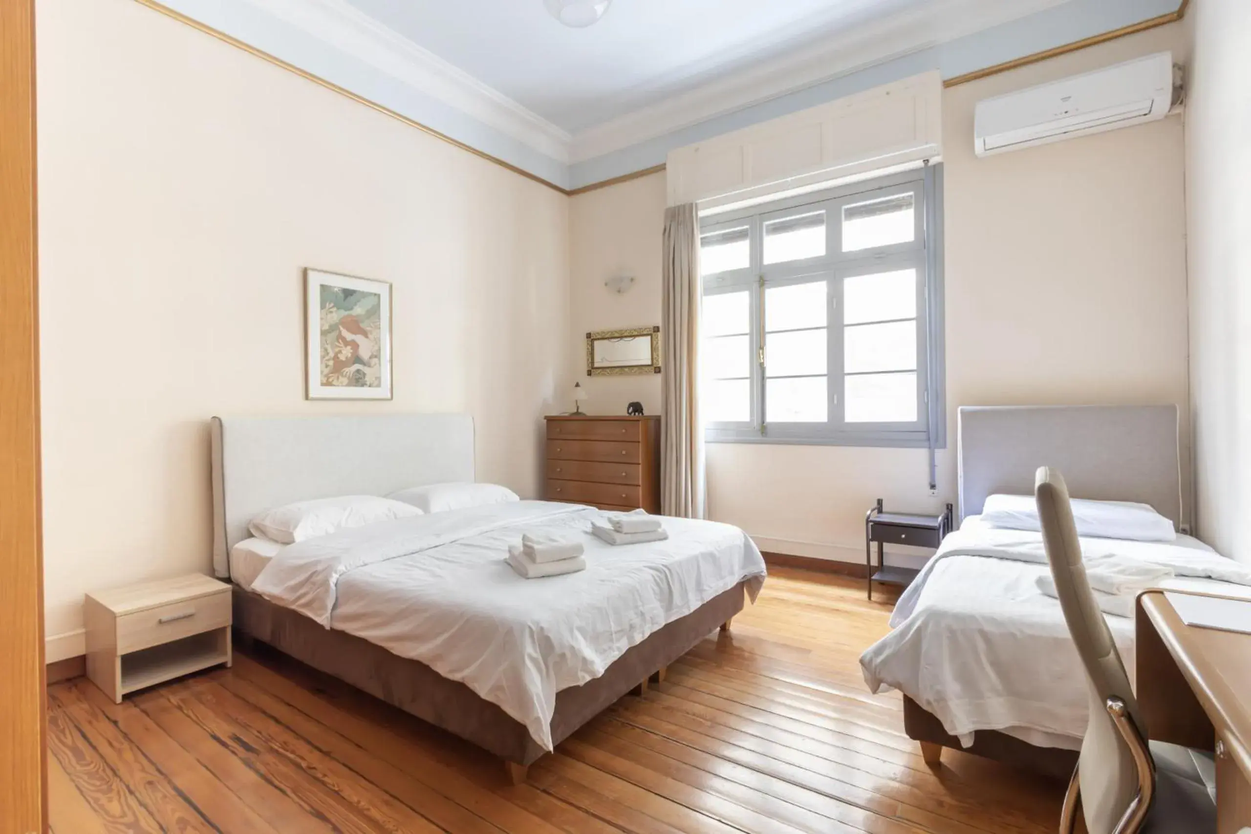 Ideal 4 bdr Apartment in Plaka for 10! Ideal 4 bdr Apartment in Plaka for 10!