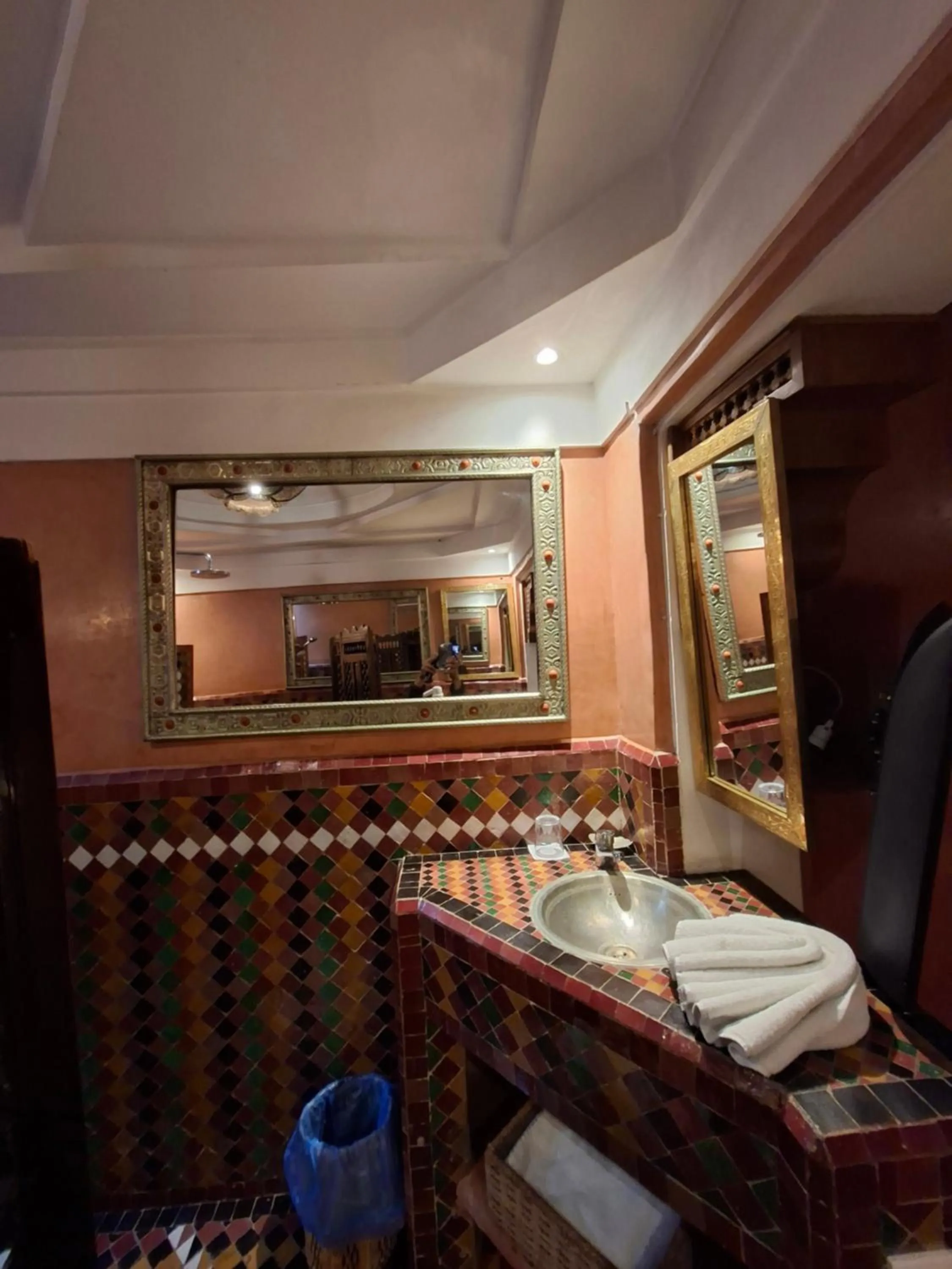 Shower in Riad Moullaoud