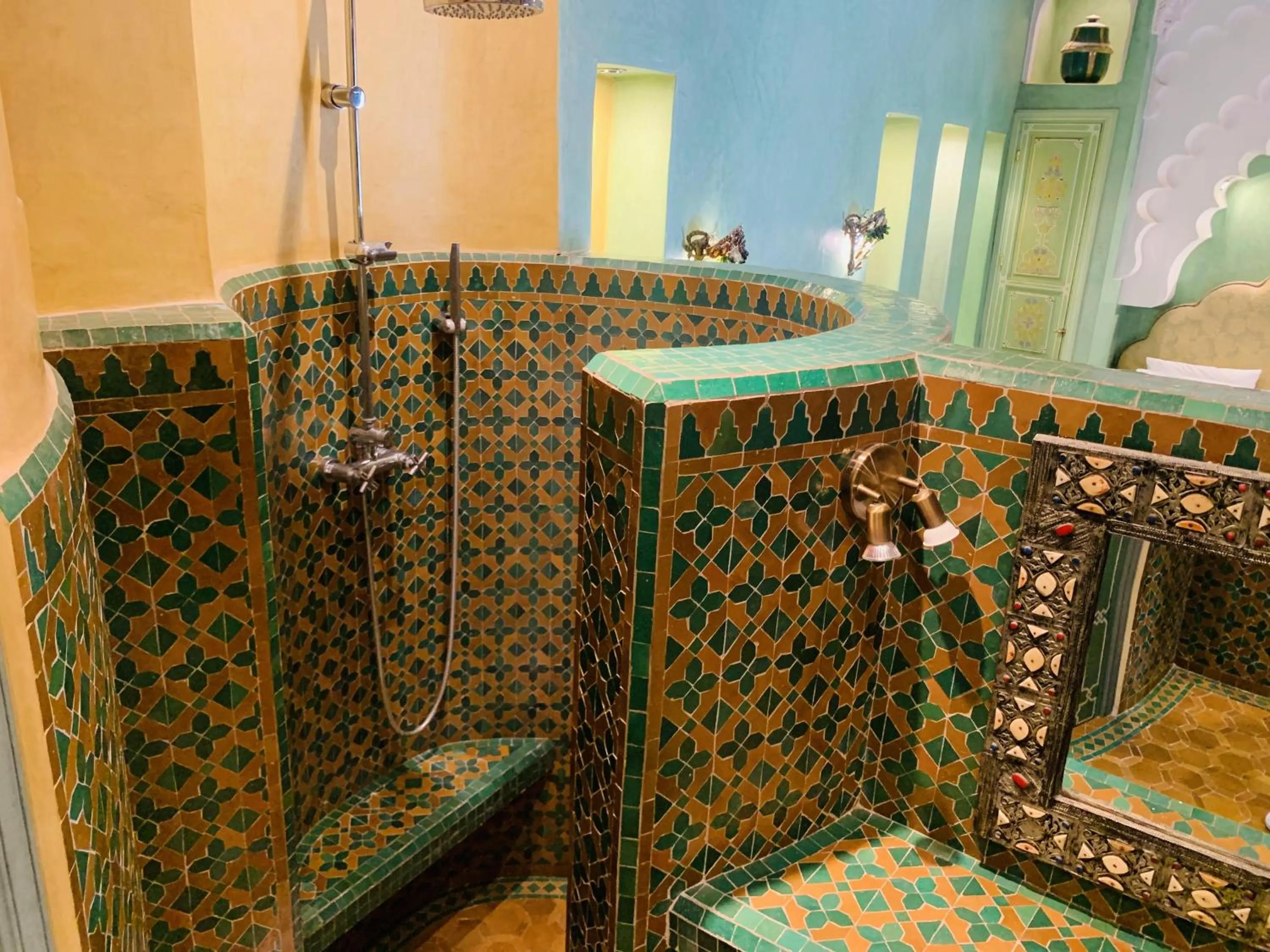 Shower in Riad Moullaoud