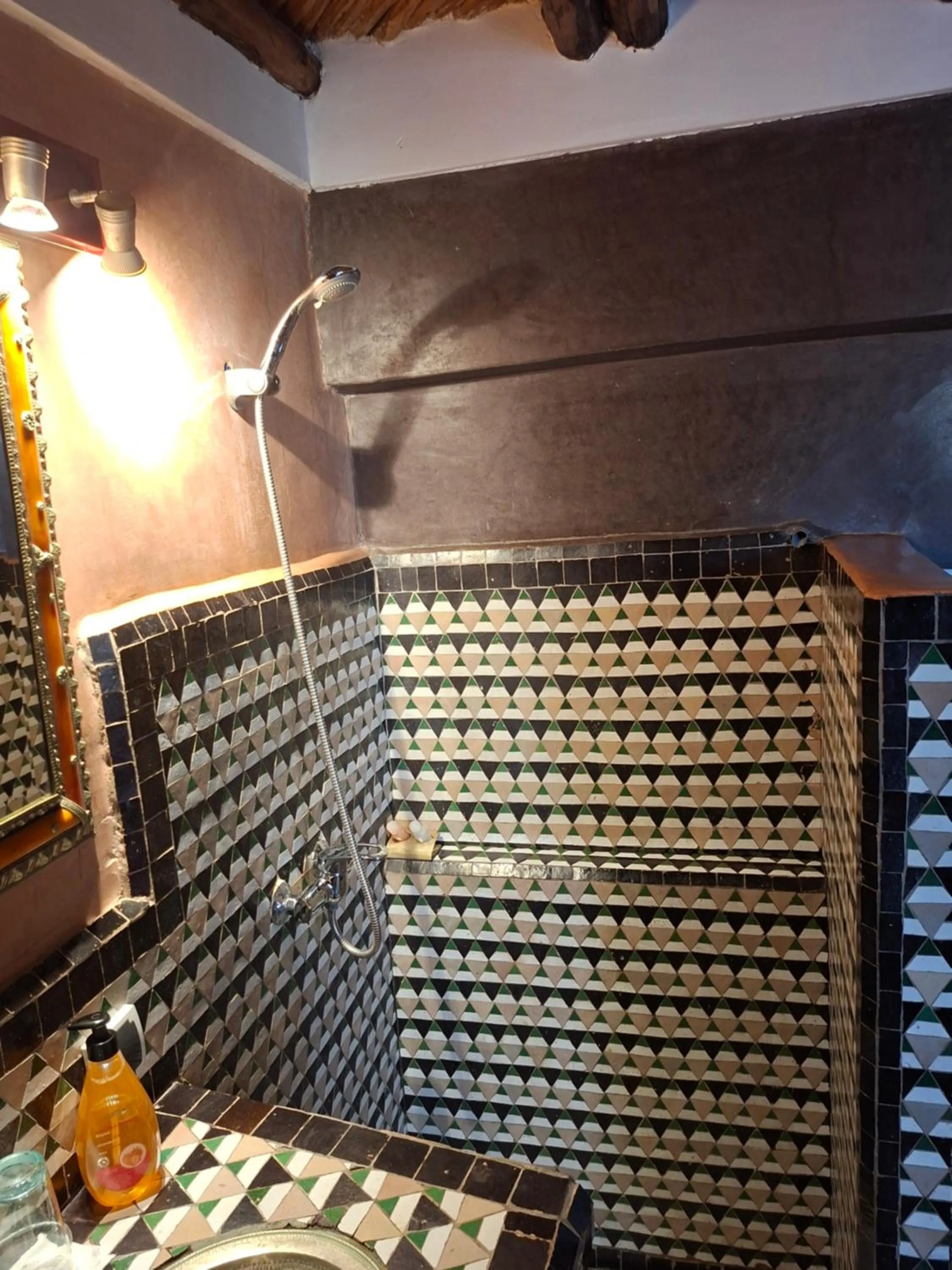 Shower in Riad Moullaoud