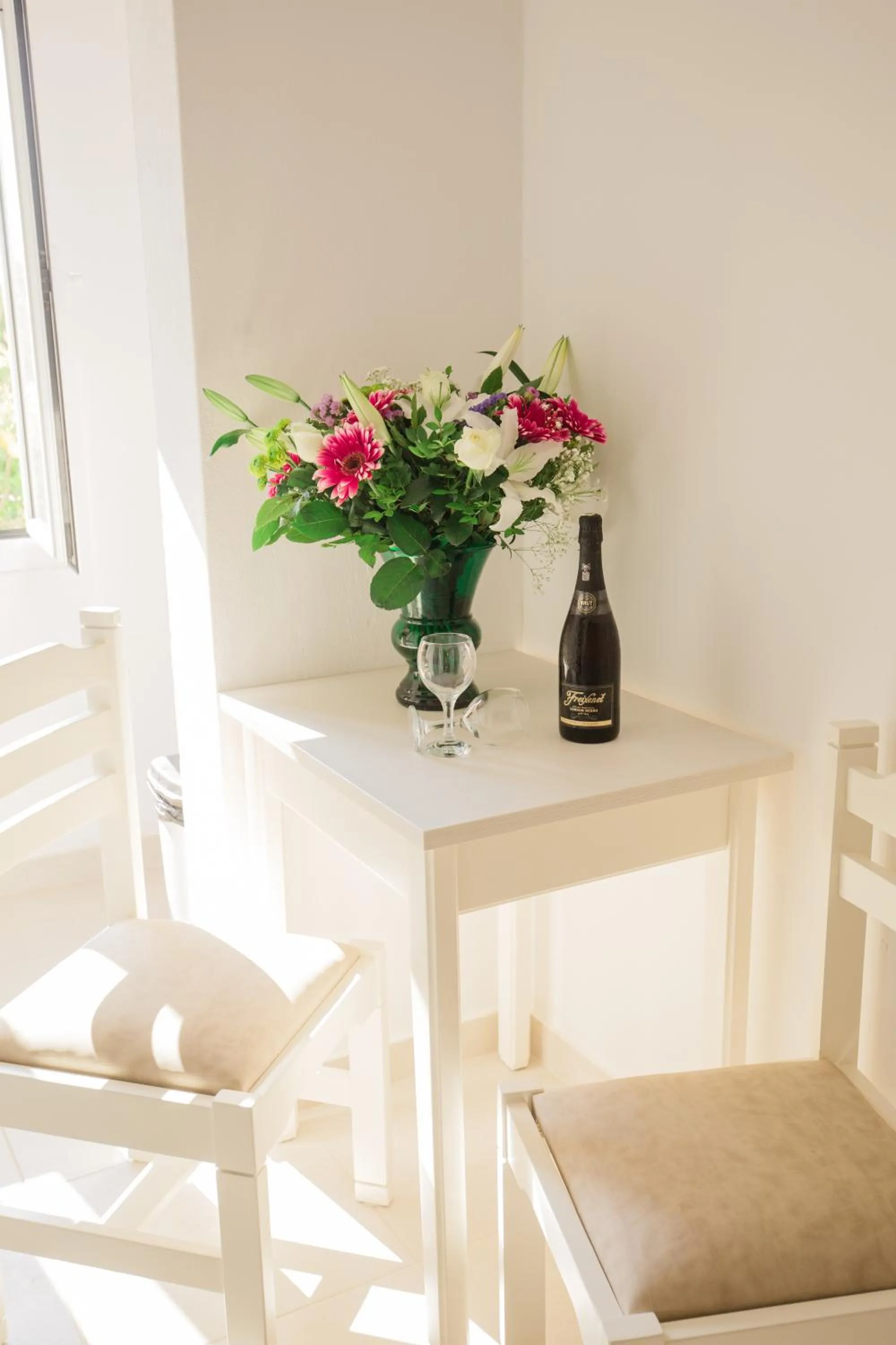 Dining area in Mastorakis Hotel and Studios
