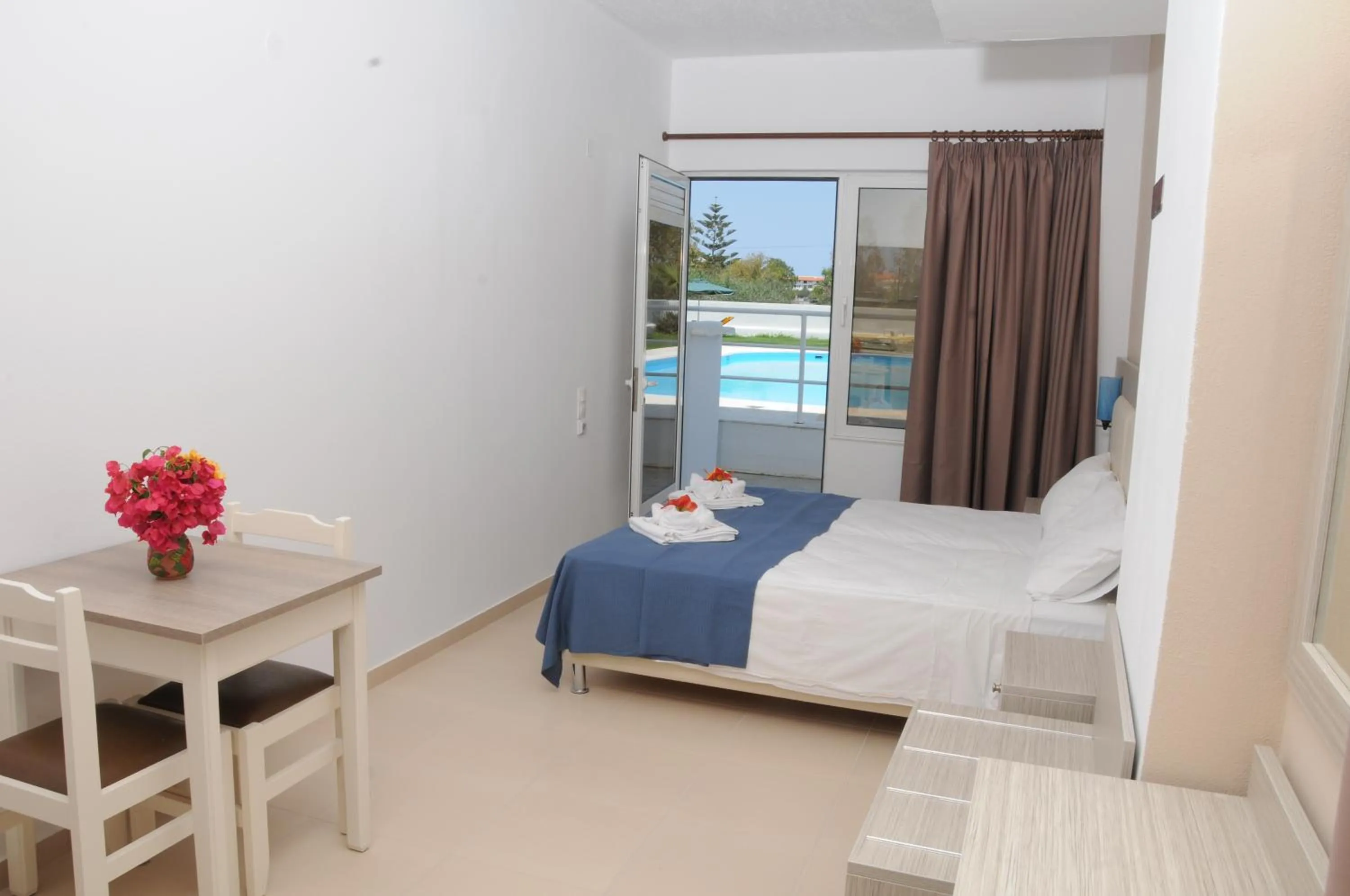 Bedroom, Bed in Mastorakis Hotel and Studios