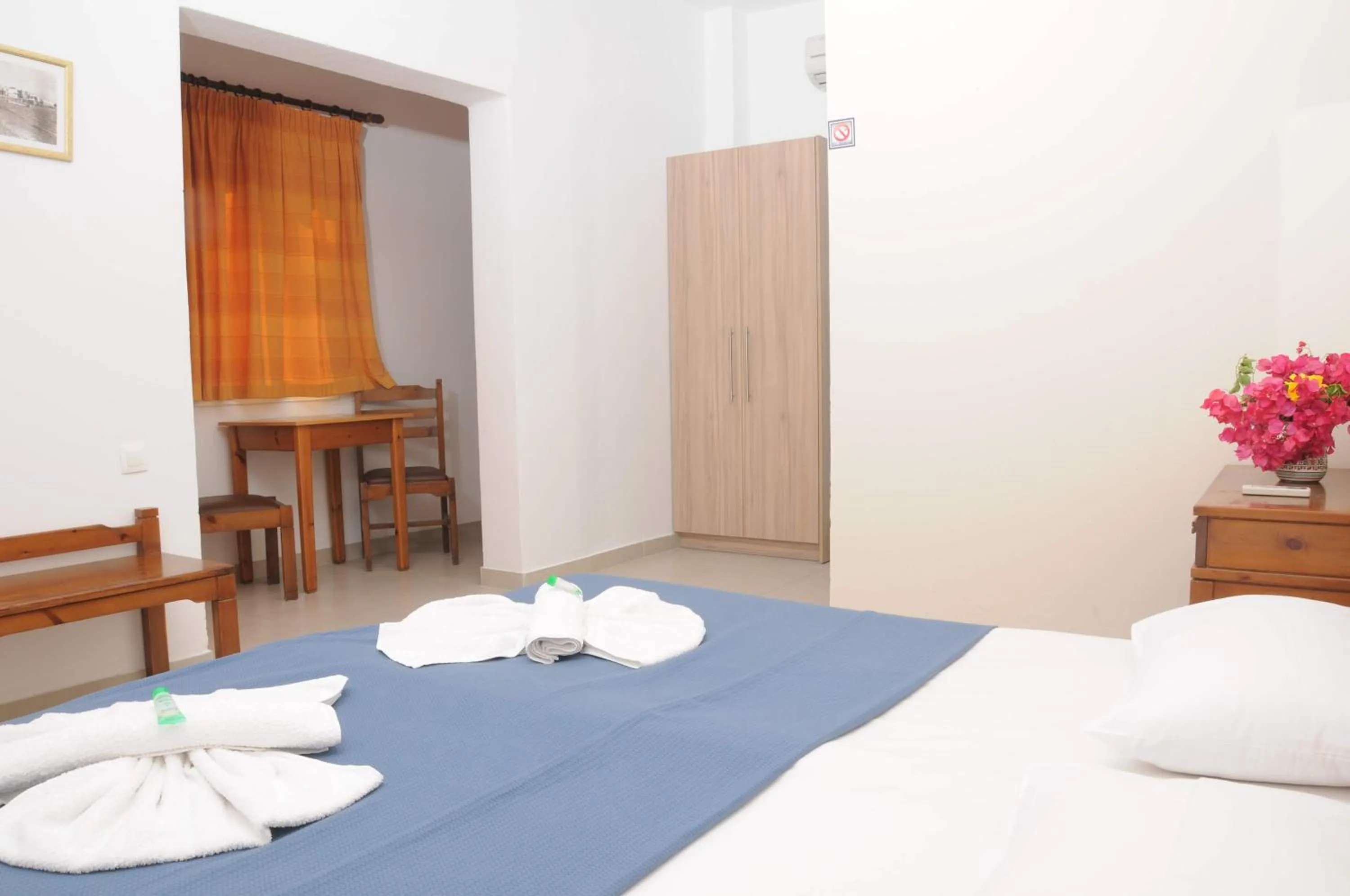 Bedroom, Bed in Mastorakis Hotel and Studios