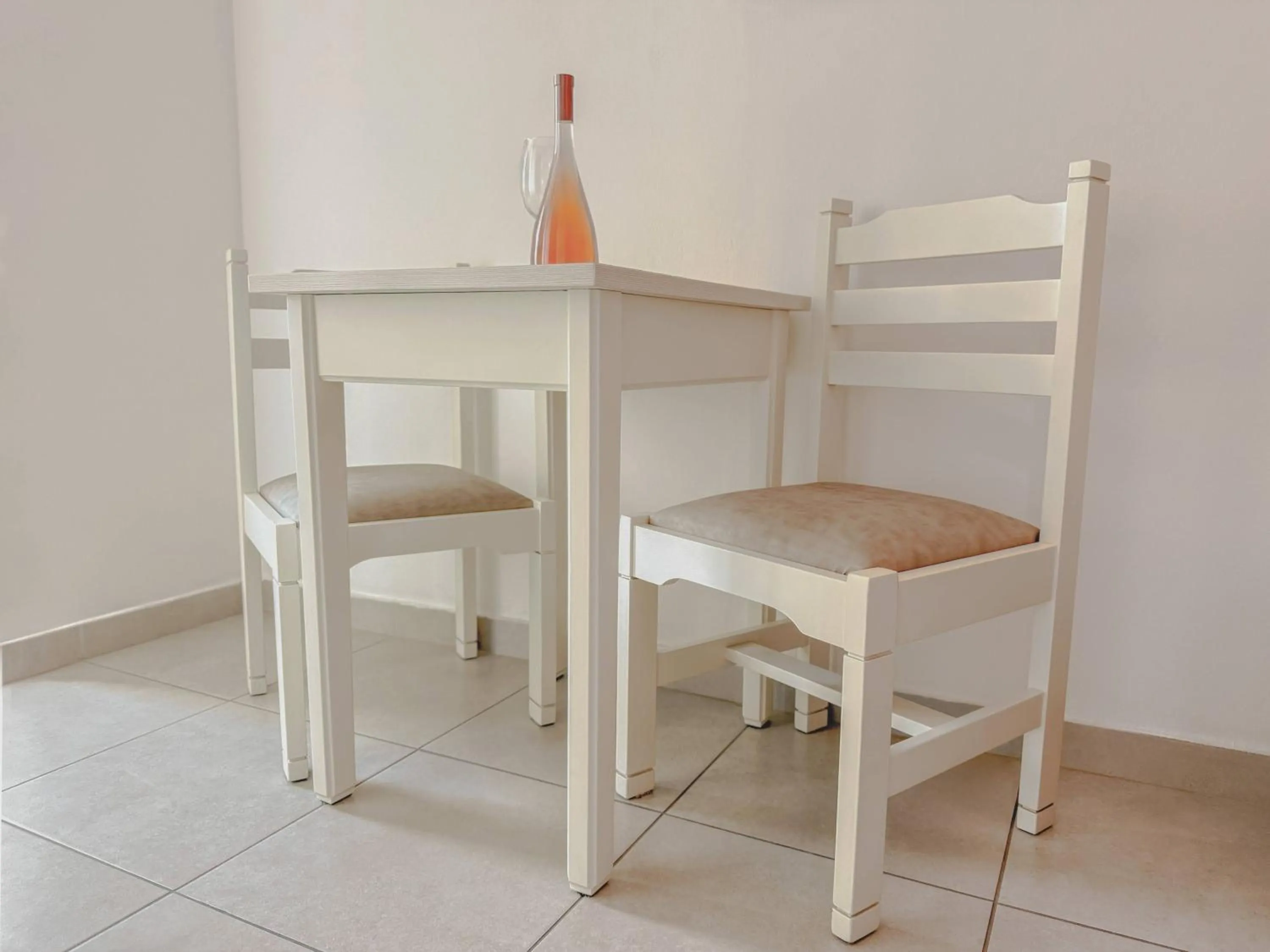 Dining area in Mastorakis Hotel and Studios