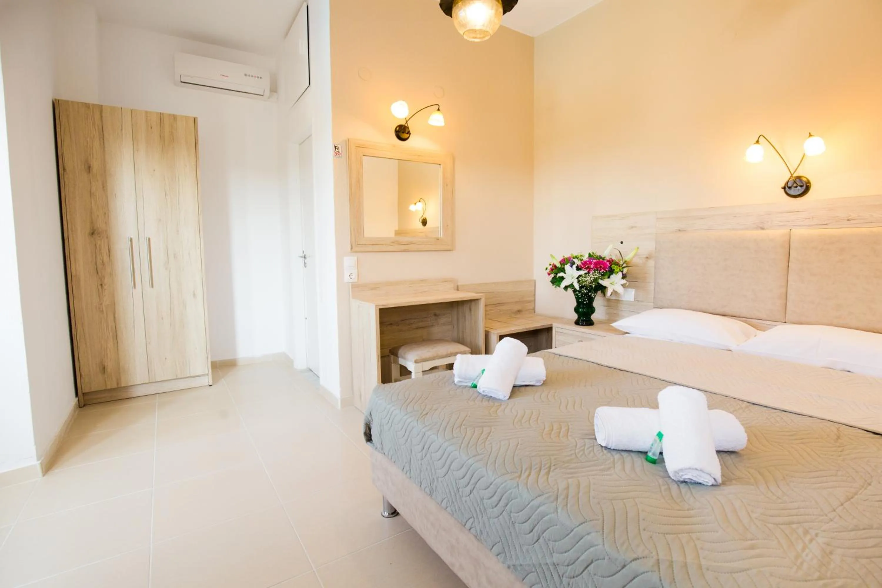 Bedroom, Bed in Mastorakis Hotel and Studios