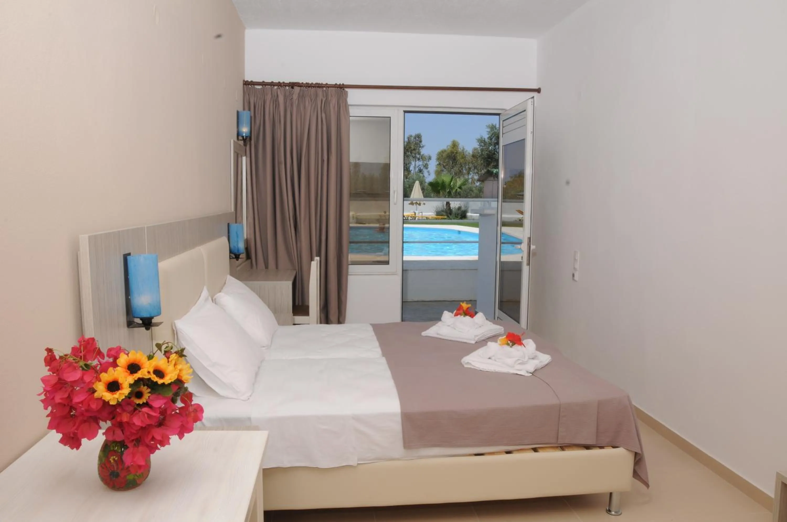 Bedroom, Bed in Mastorakis Hotel and Studios