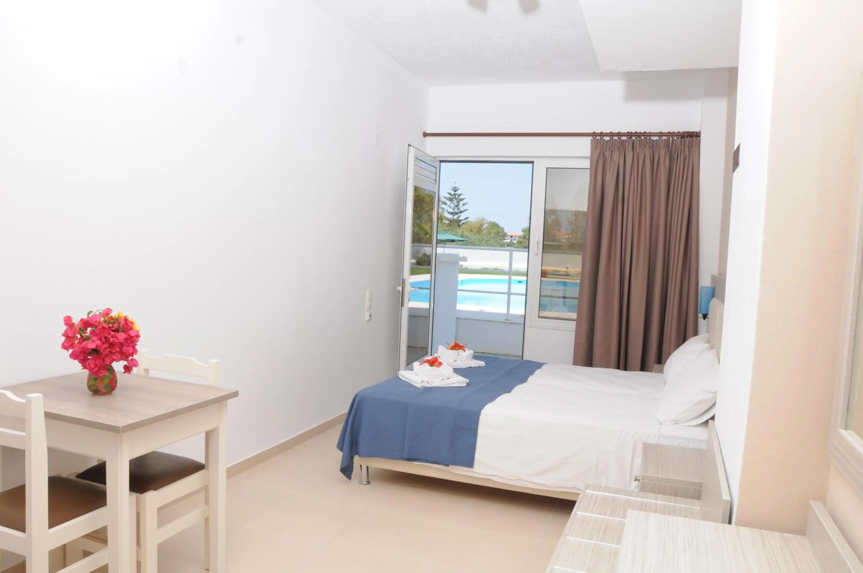 Bedroom, Bed in Mastorakis Hotel and Studios