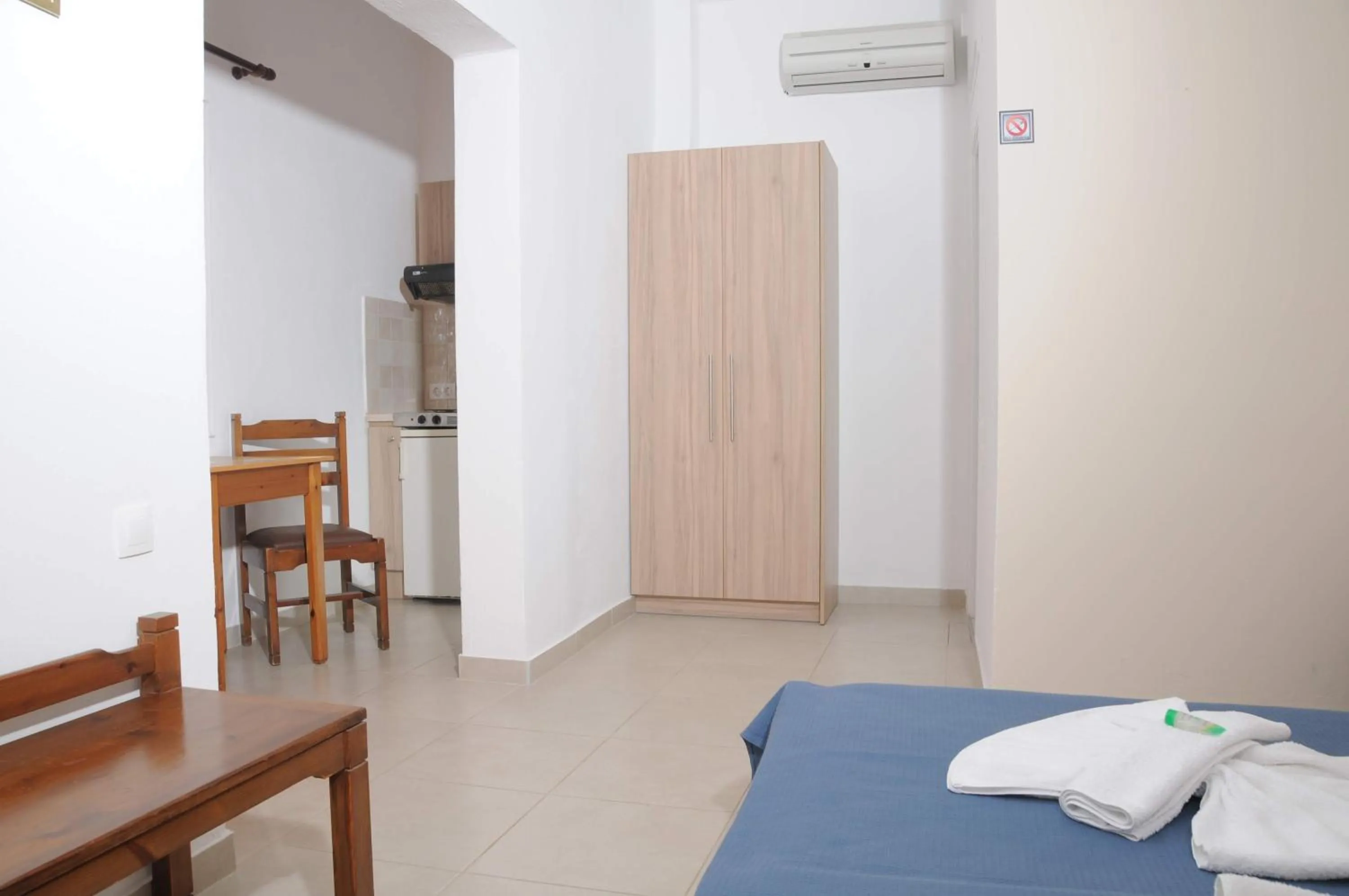 Bedroom, Bed in Mastorakis Hotel and Studios