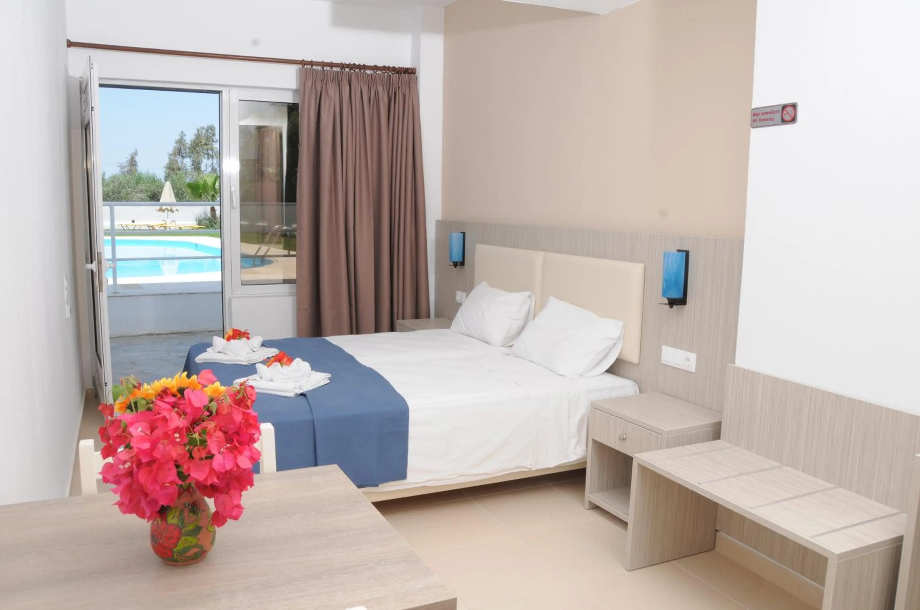 Bedroom, Bed in Mastorakis Hotel and Studios