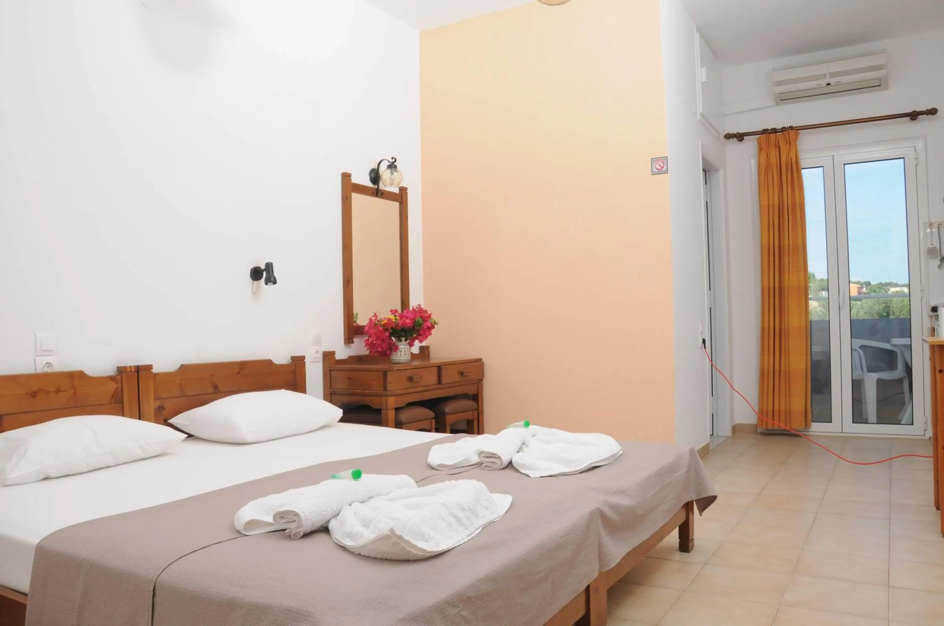 Bedroom, Bed in Mastorakis Hotel and Studios