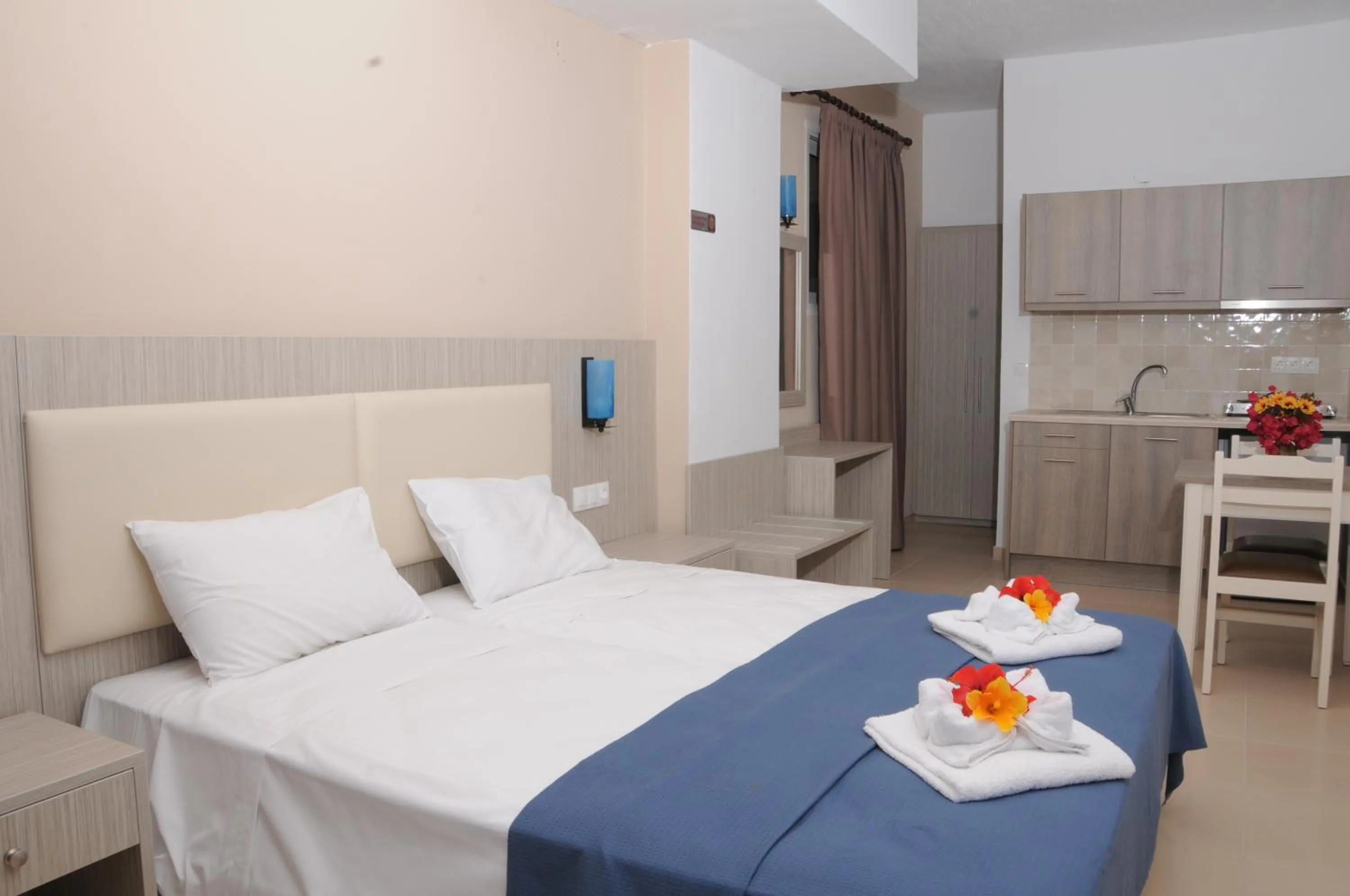 Bedroom, Bed in Mastorakis Hotel and Studios