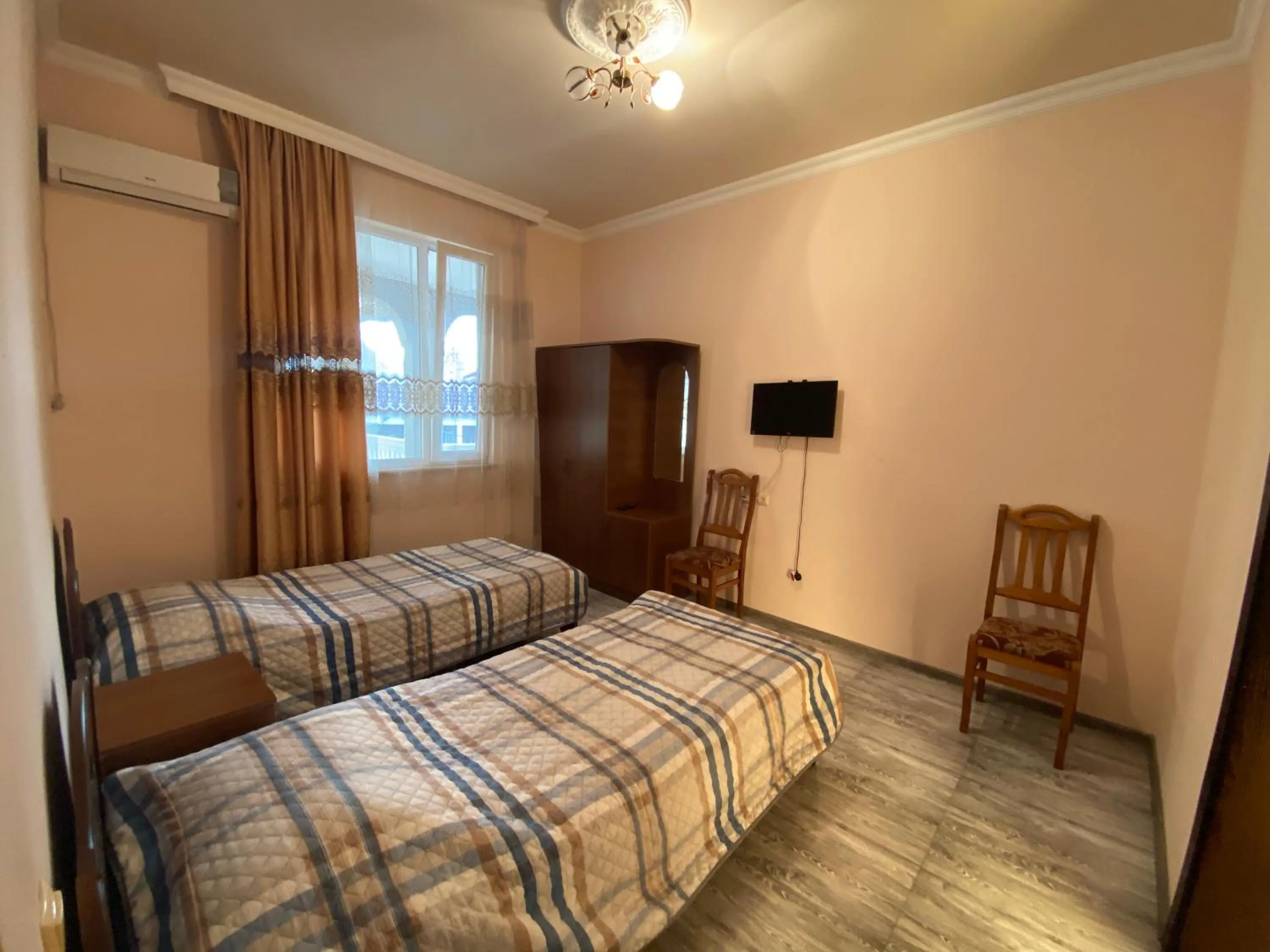 Twin Room with Bath in Beliy Dom