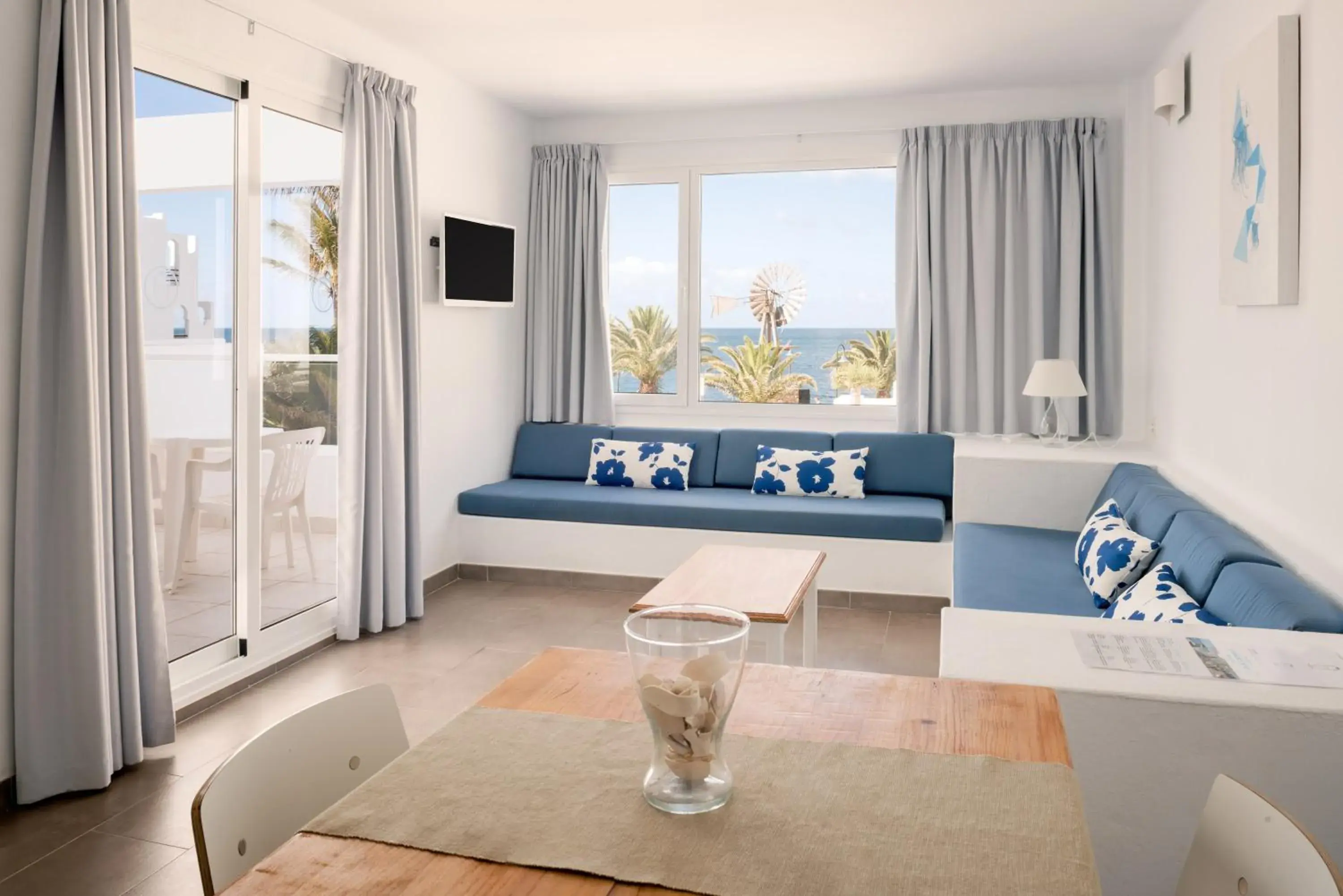 Living room in Neptuno Suites - Adults Only Living room in Neptuno Suites - Adults Only