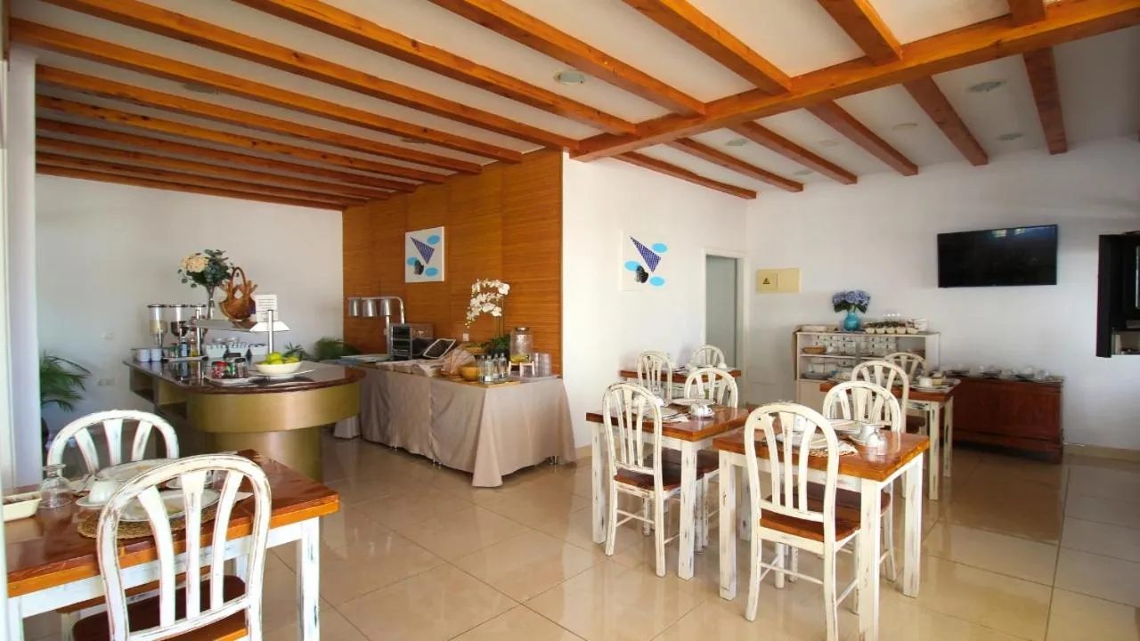 Breakfast in Neptuno Suites - Adults Only