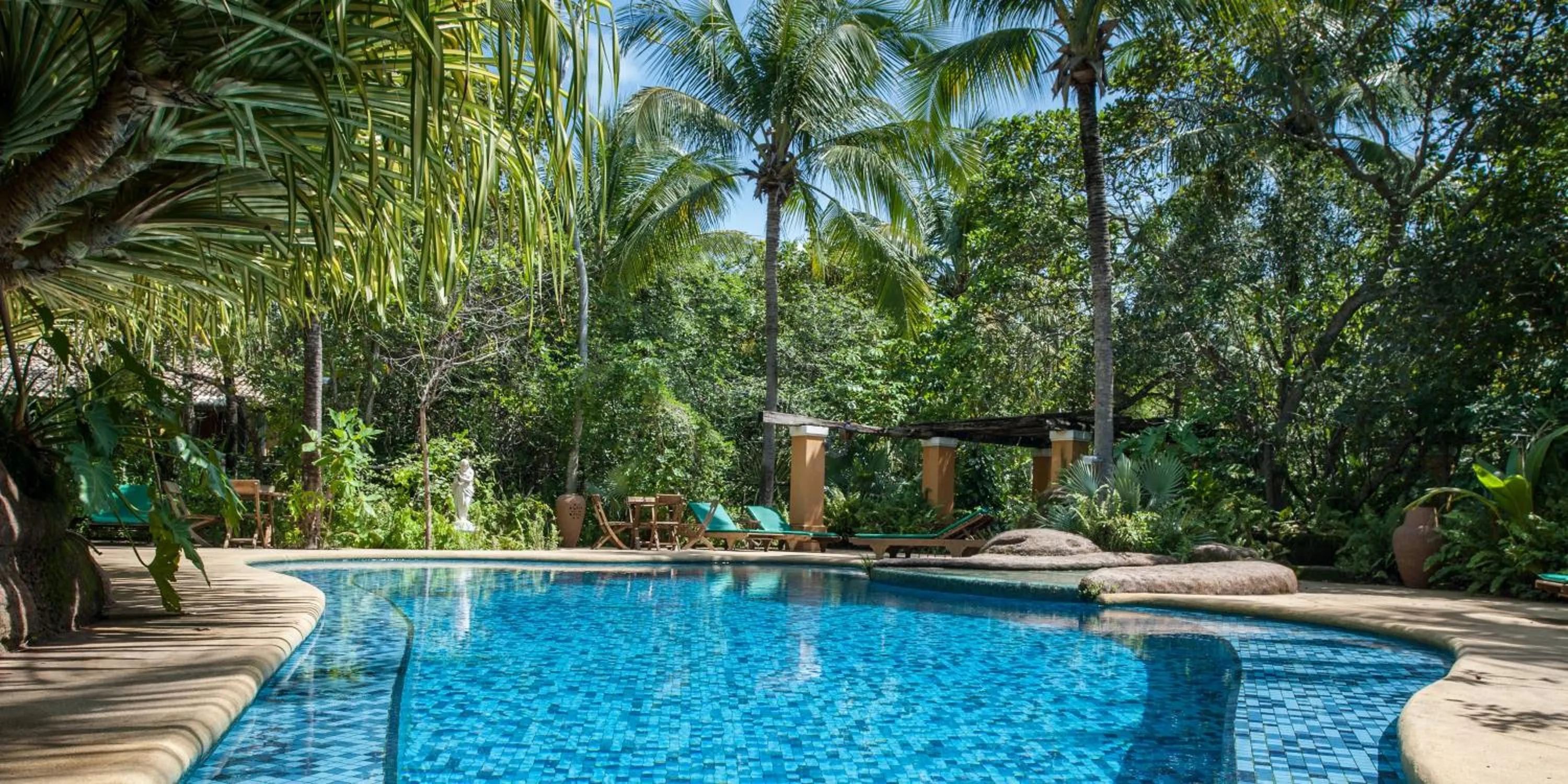 Swimming pool in Toca da Coruja