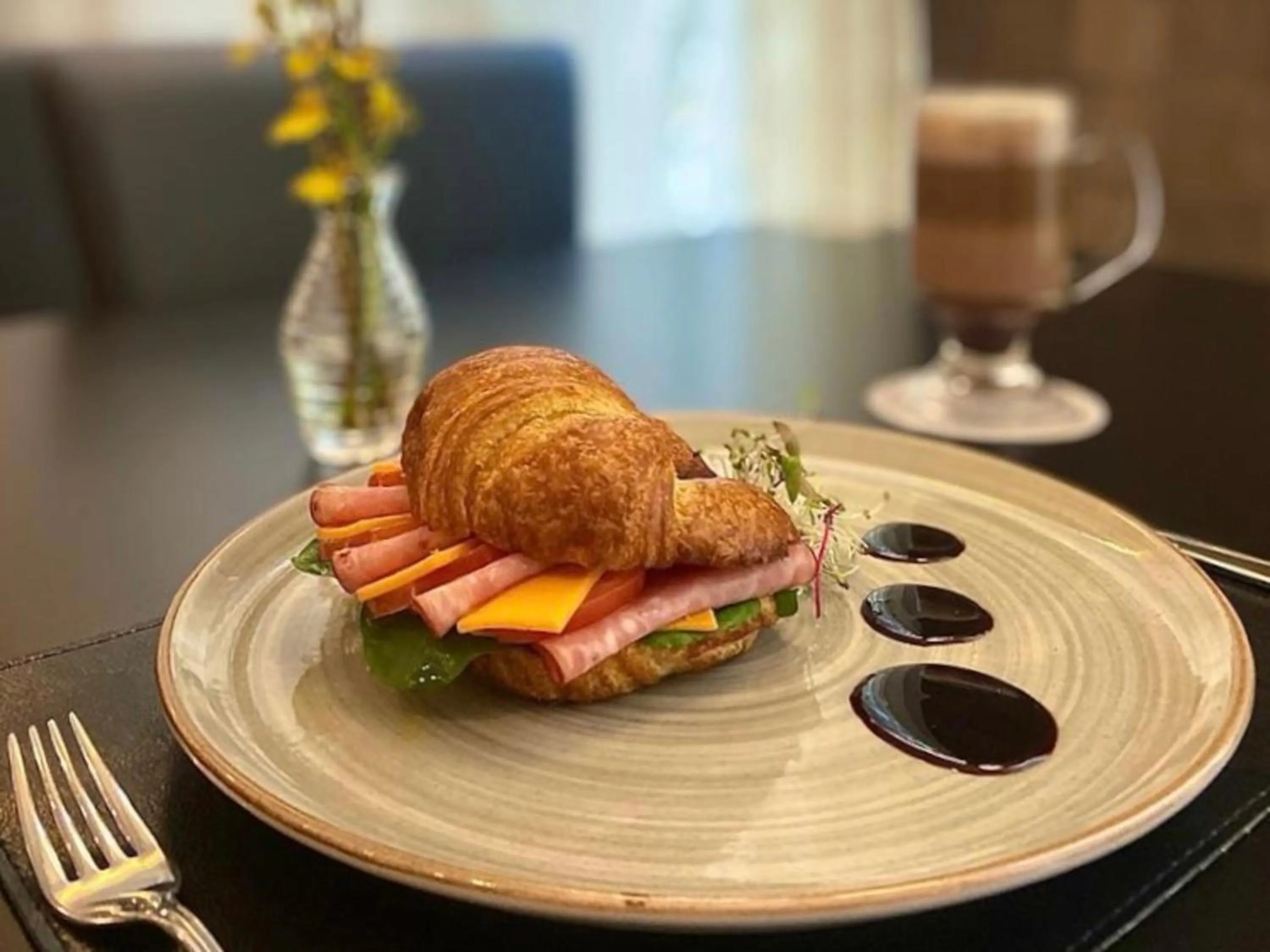 Lounge or bar in InterContinental São Paulo by IHG