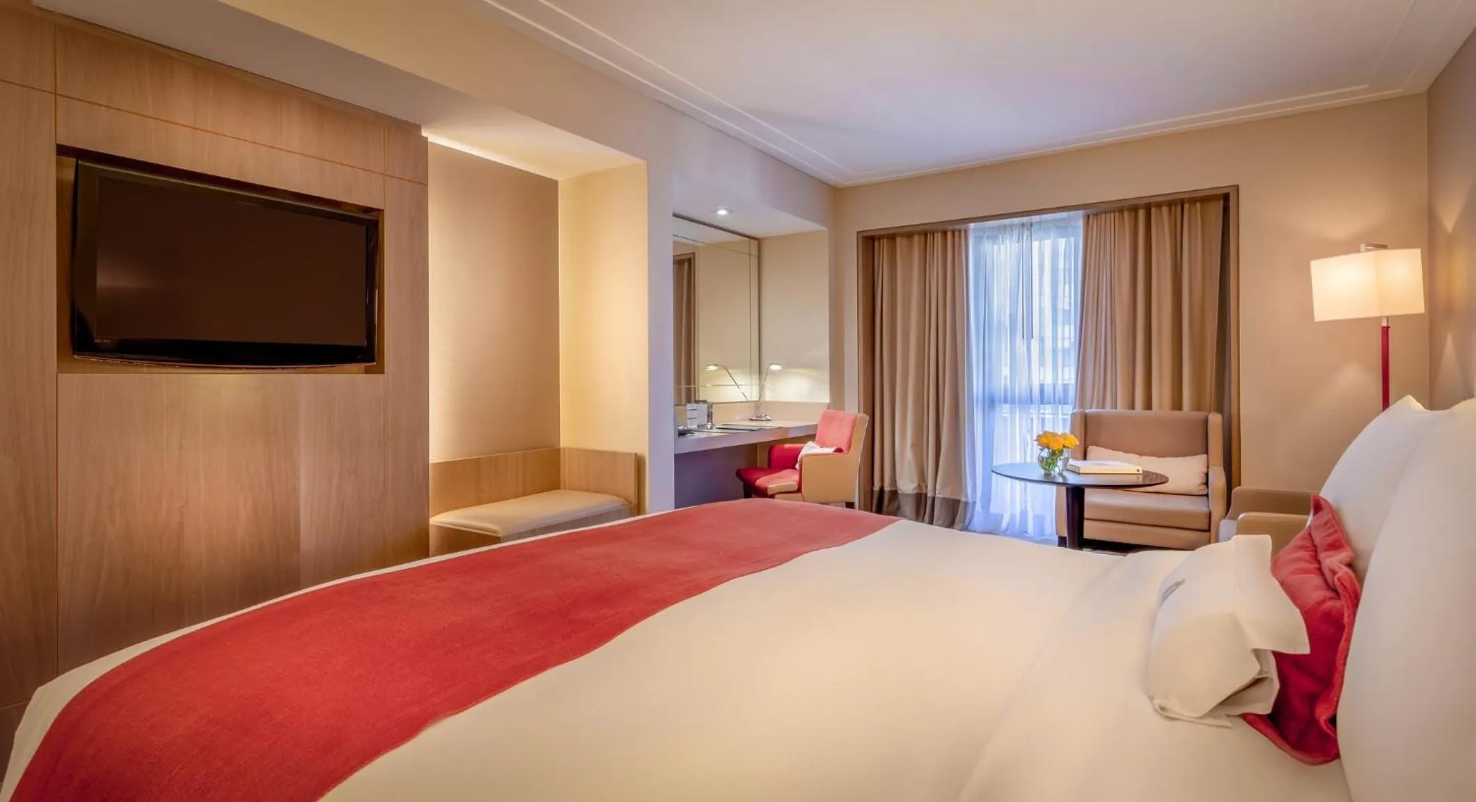 Photo of the whole room, Bed in InterContinental São Paulo by IHG