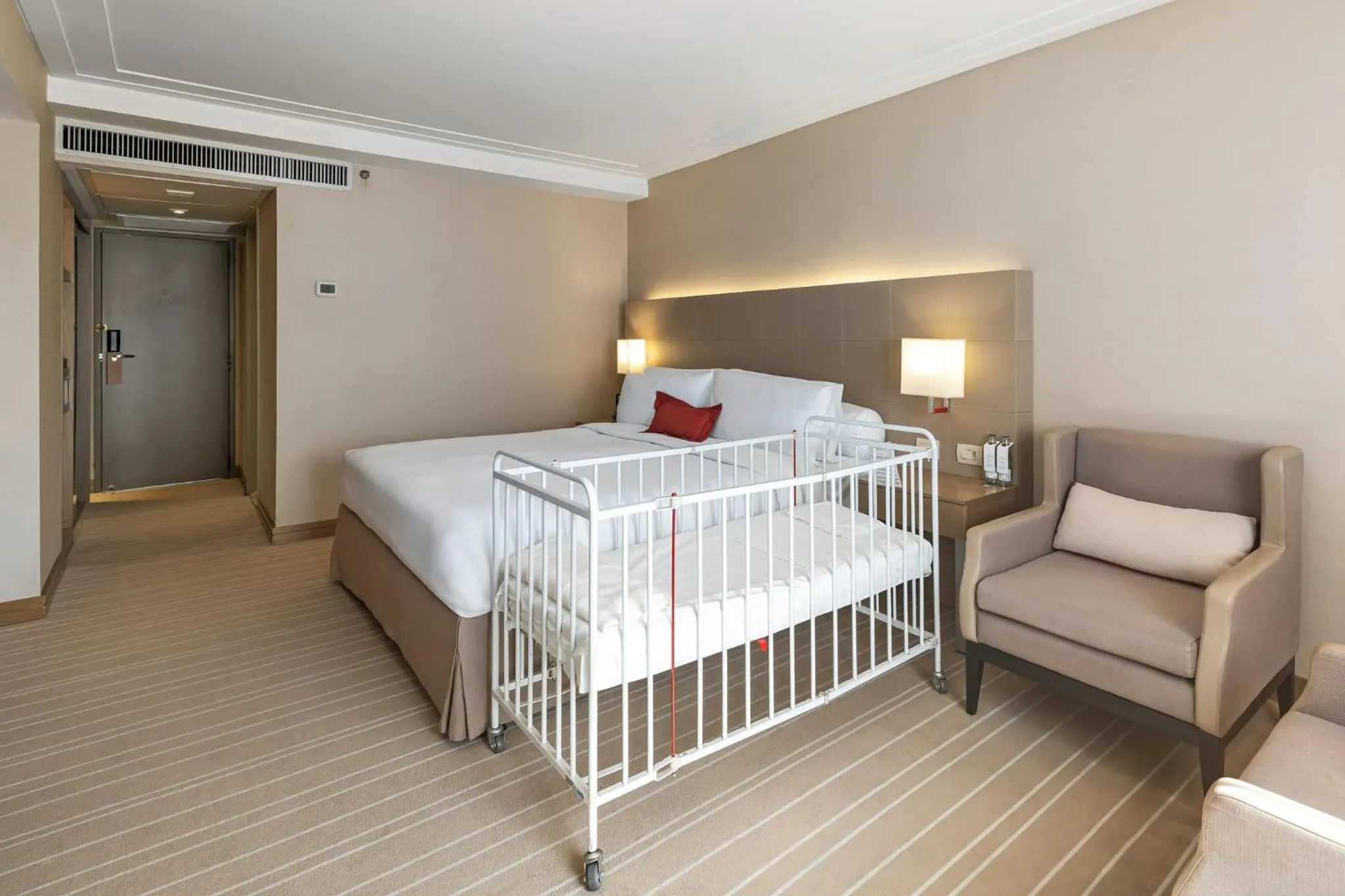 Photo of the whole room, Bed in InterContinental São Paulo by IHG