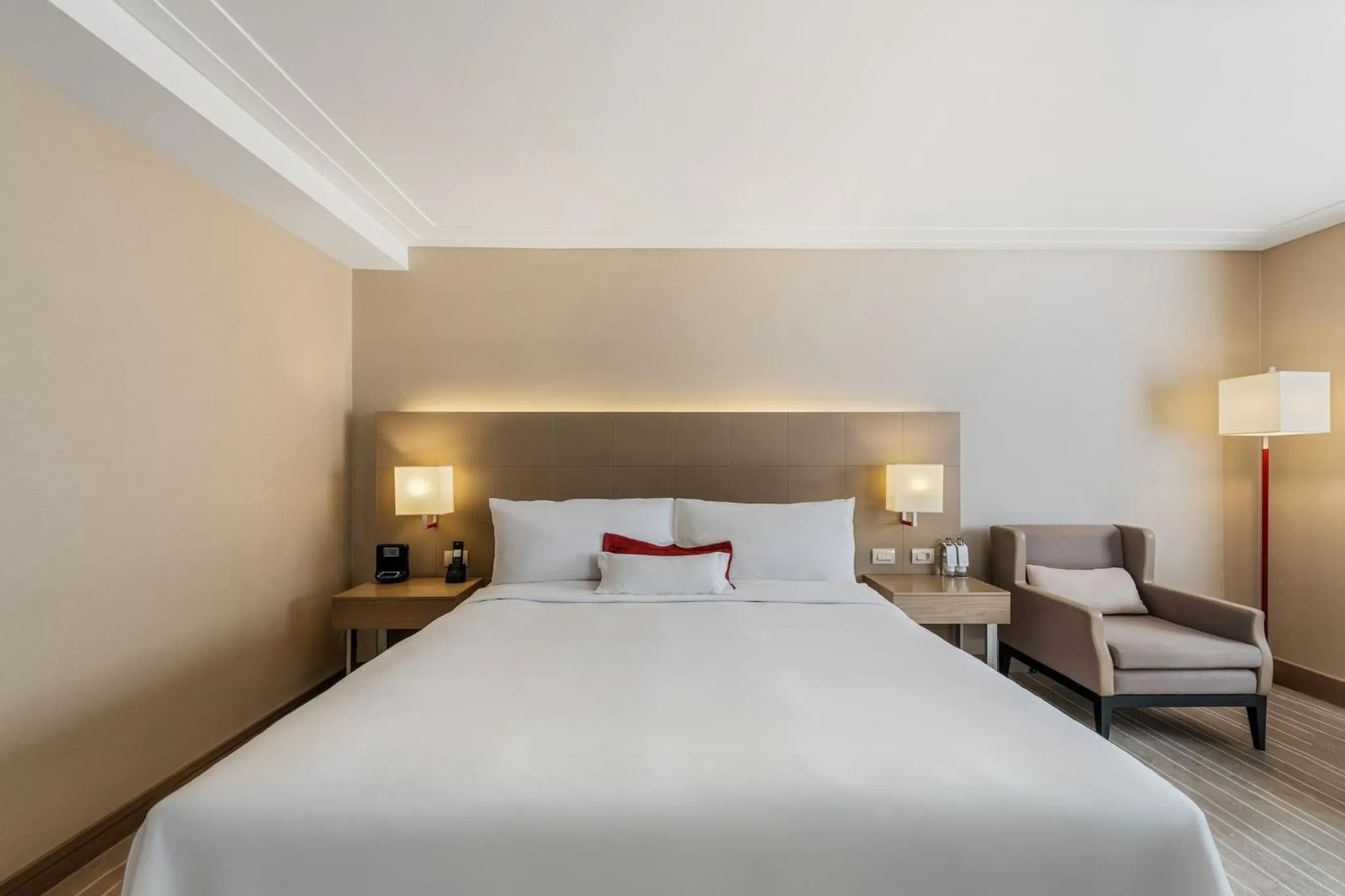 Photo of the whole room, Bed in InterContinental São Paulo by IHG