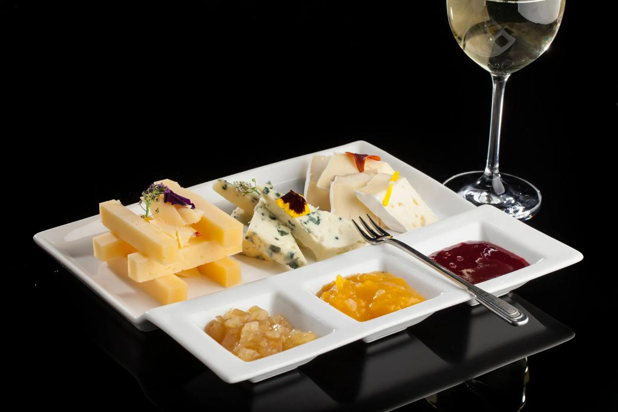 Lounge or bar in InterContinental São Paulo by IHG