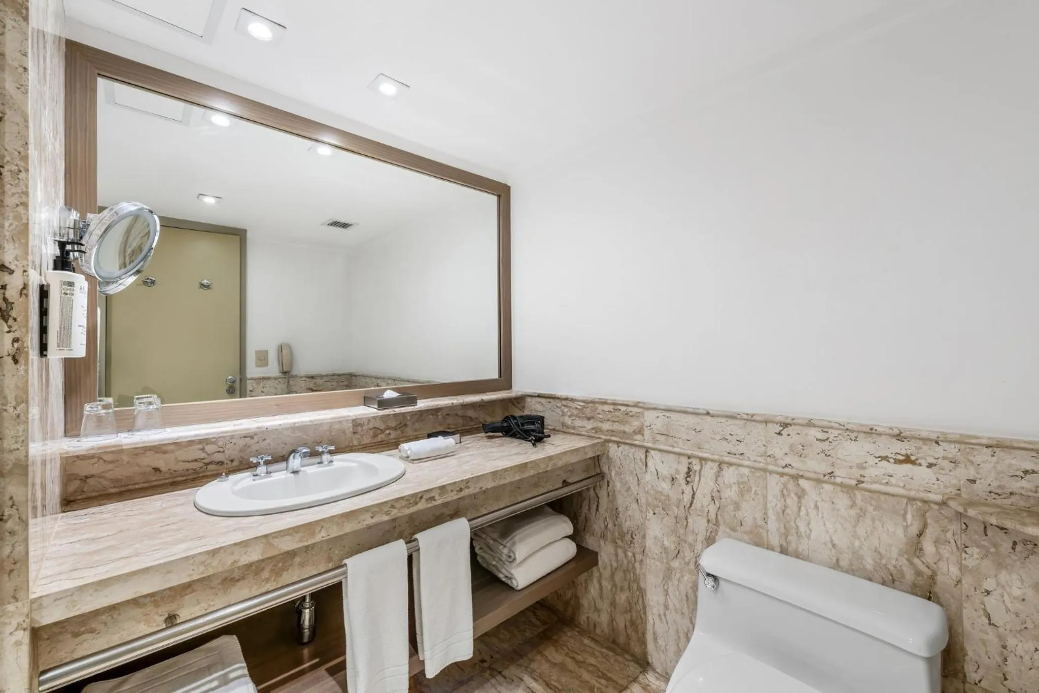 Bathroom in InterContinental São Paulo by IHG