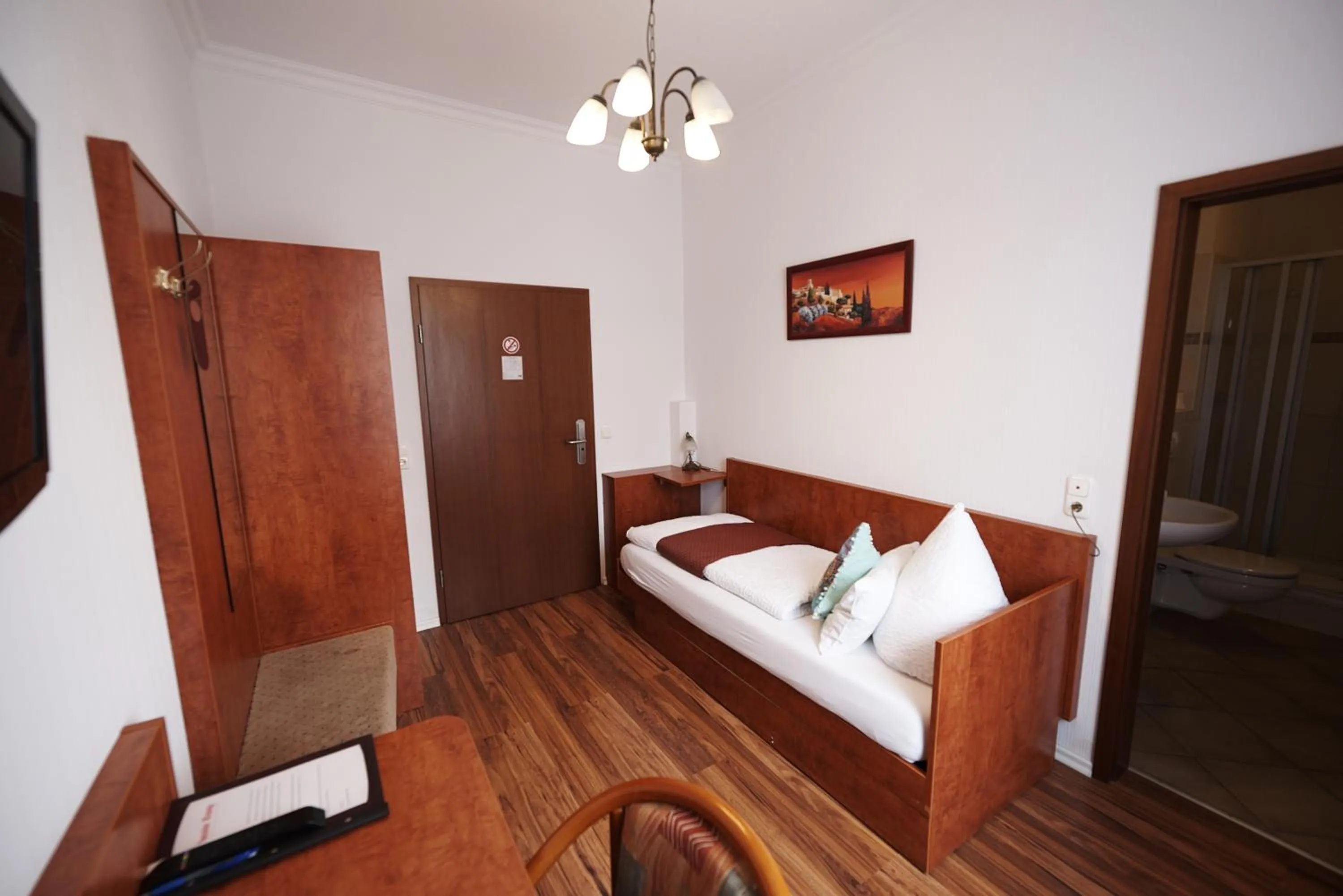 Bed in Hotel Wurster Kroog