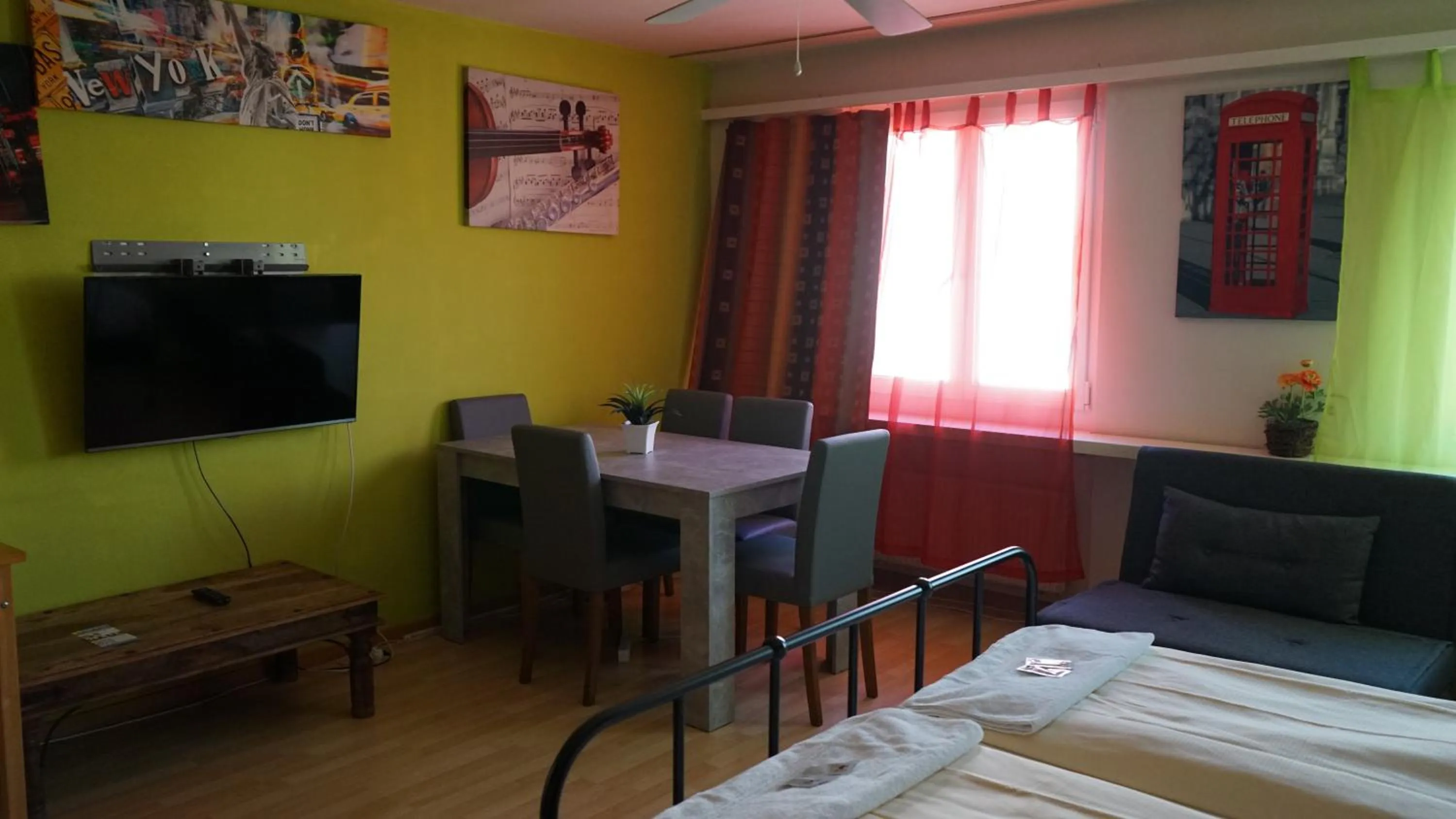 Bed in Hotel & Backpackers Zak Schaffhausen