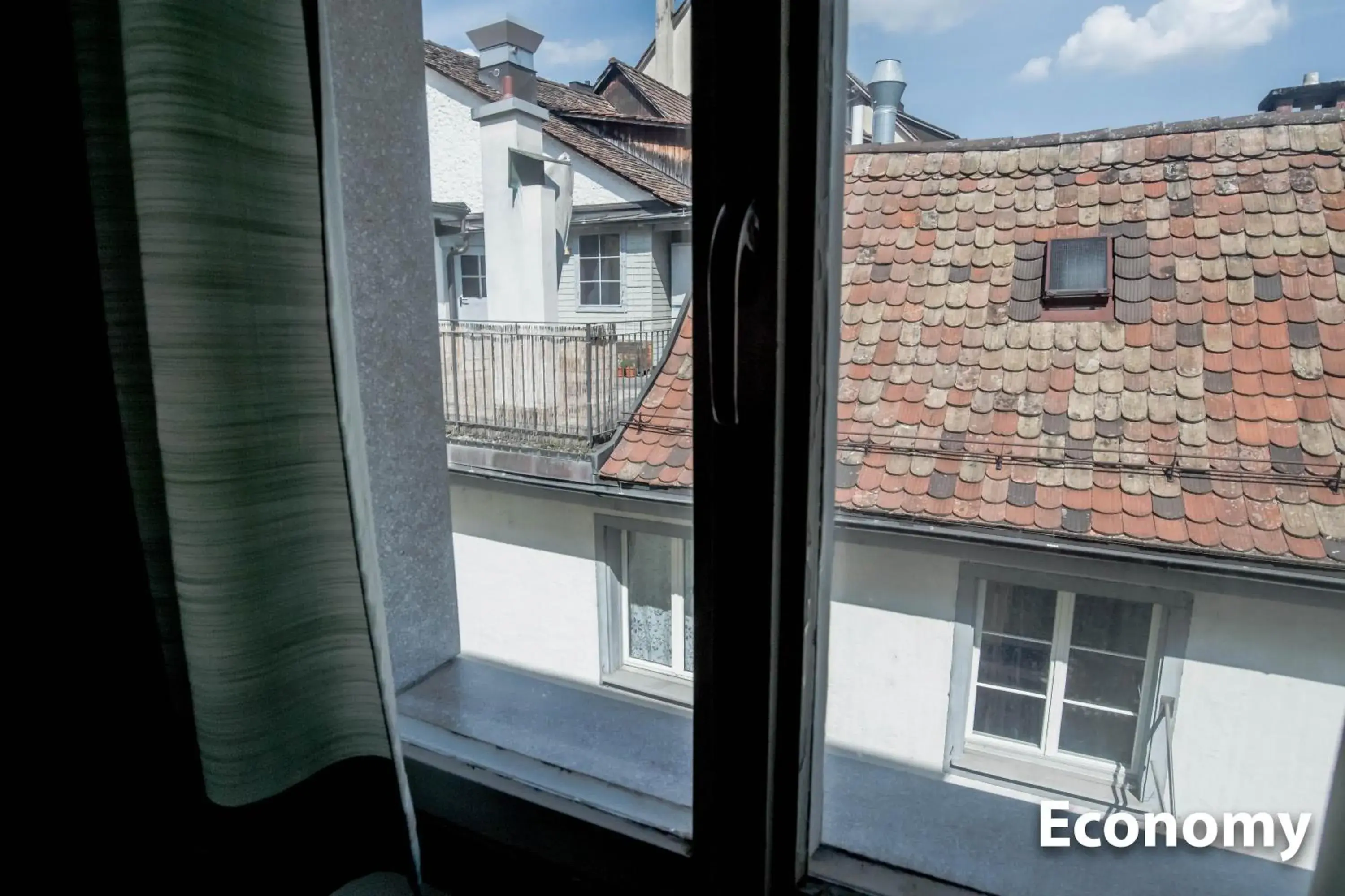 Economy Twin Room with Shared Bathroom in Hotel & Backpackers Zak Schaffhausen Economy Twin Room with Shared Bathroom in Hotel & Backpackers Zak Schaffhausen