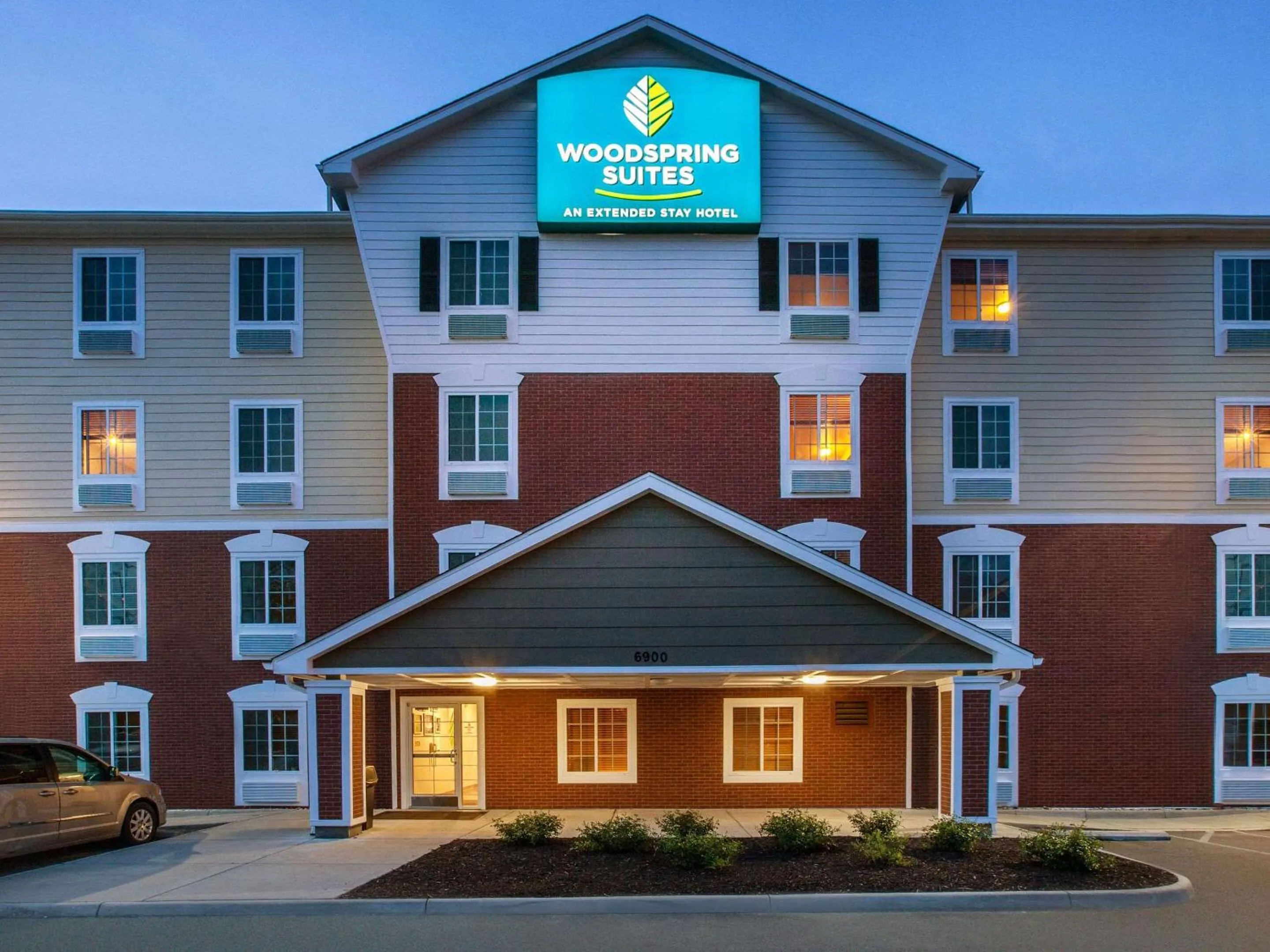 Property building in WoodSpring Suites Richmond West I-64