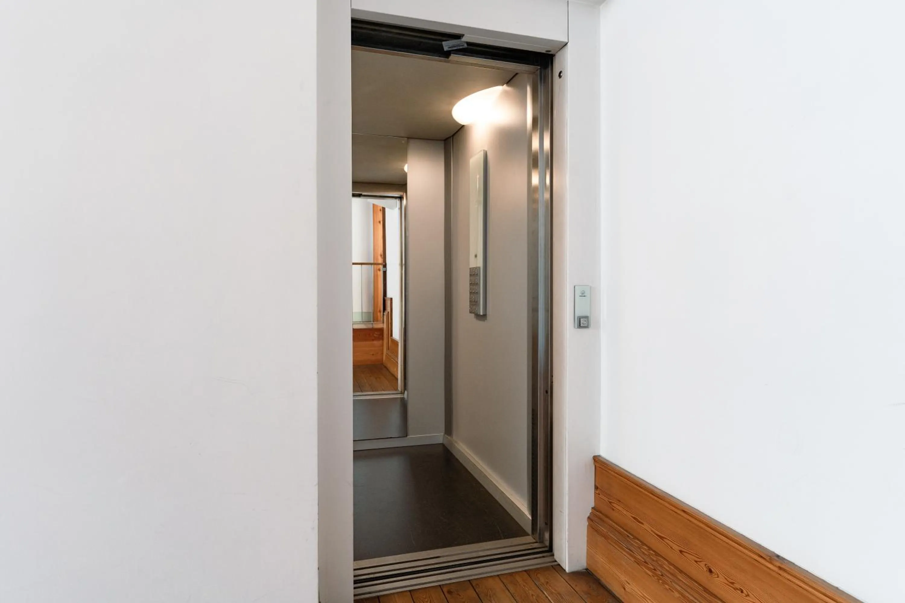 elevator in Feel Porto Antique Fontaínhas