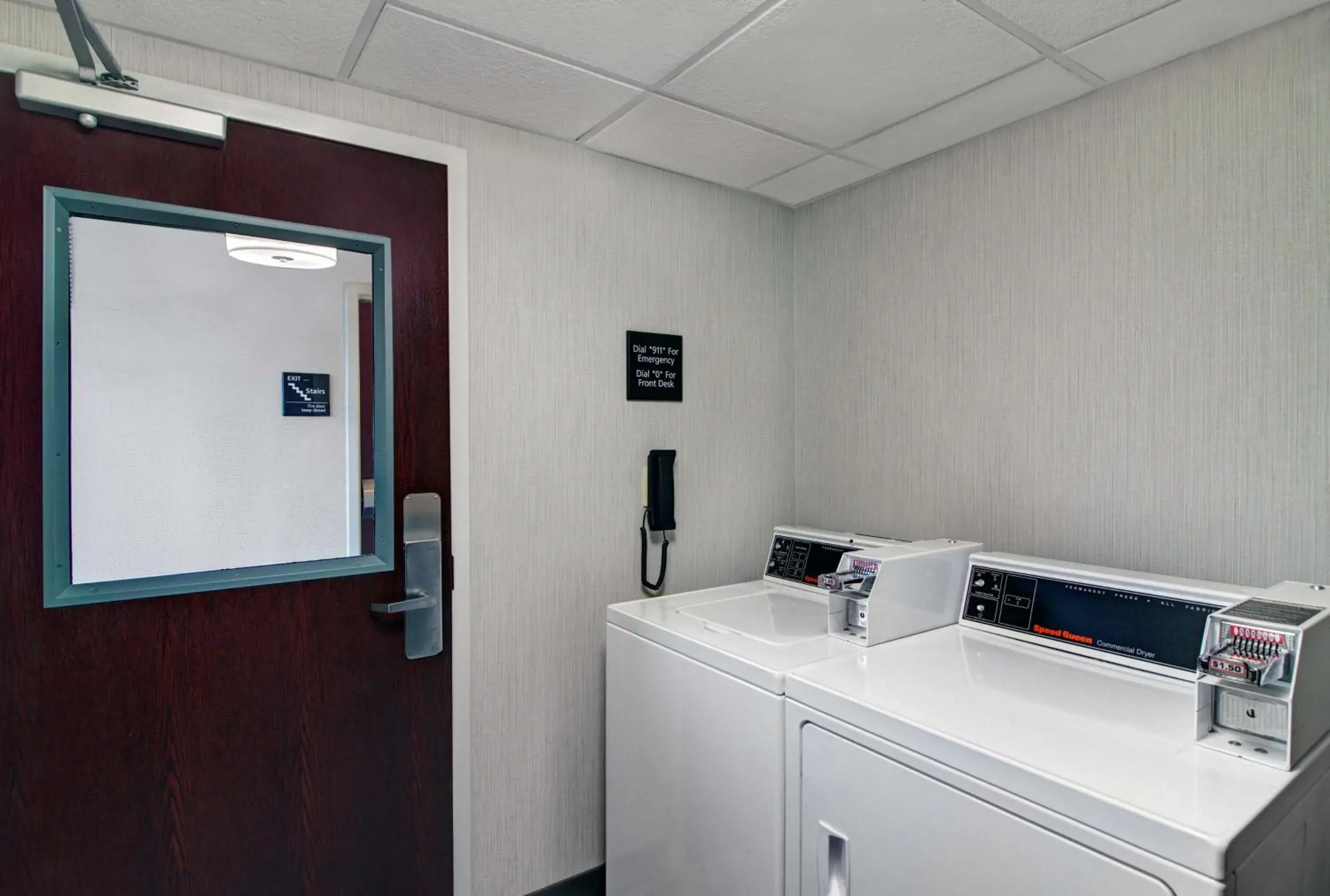 Property building in Hampton Inn & Suites by Hilton Syracuse Dewitt Property building in Hampton Inn & Suites by Hilton Syracuse Dewitt