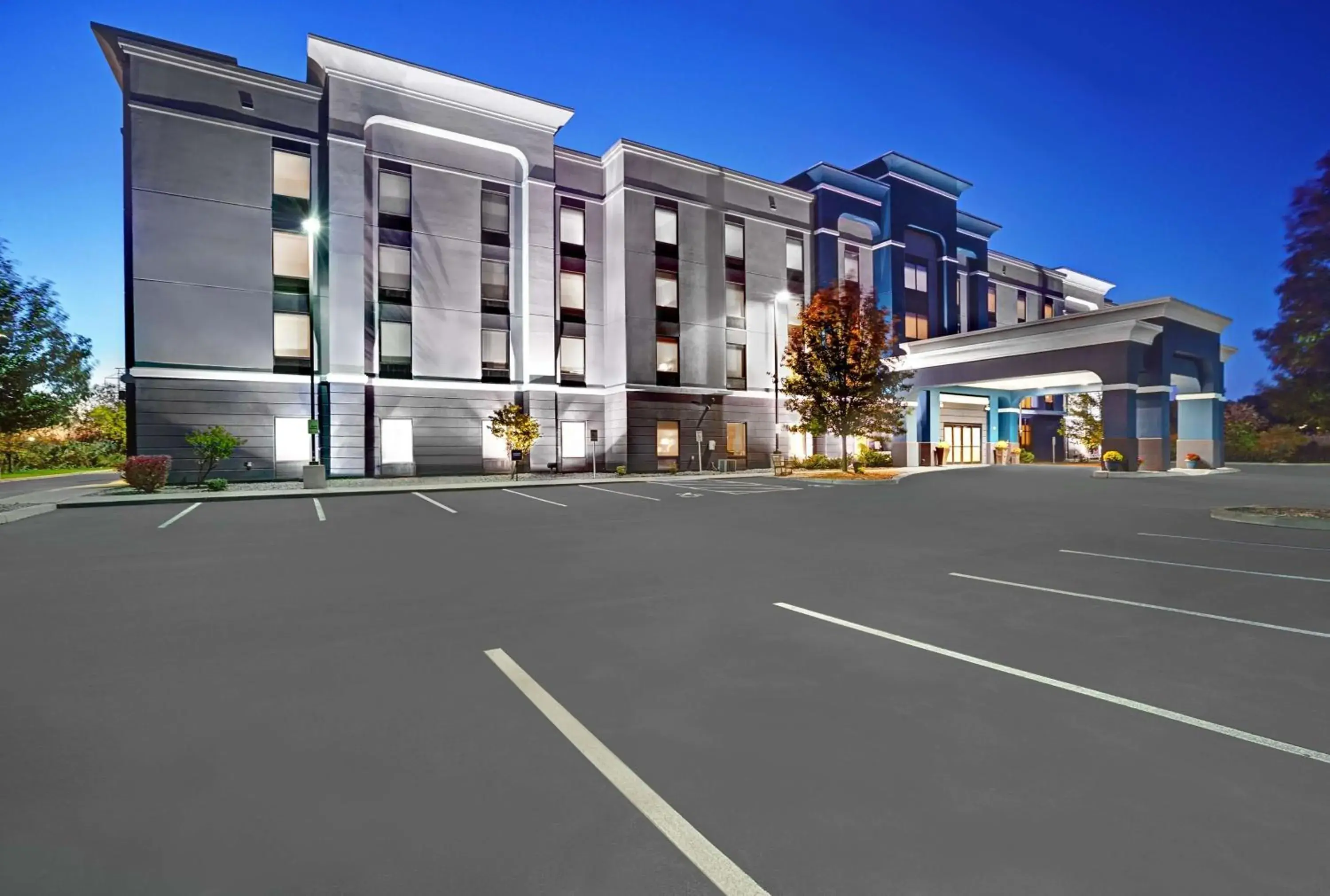 Property building in Hampton Inn & Suites by Hilton Syracuse Dewitt Property building in Hampton Inn & Suites by Hilton Syracuse Dewitt