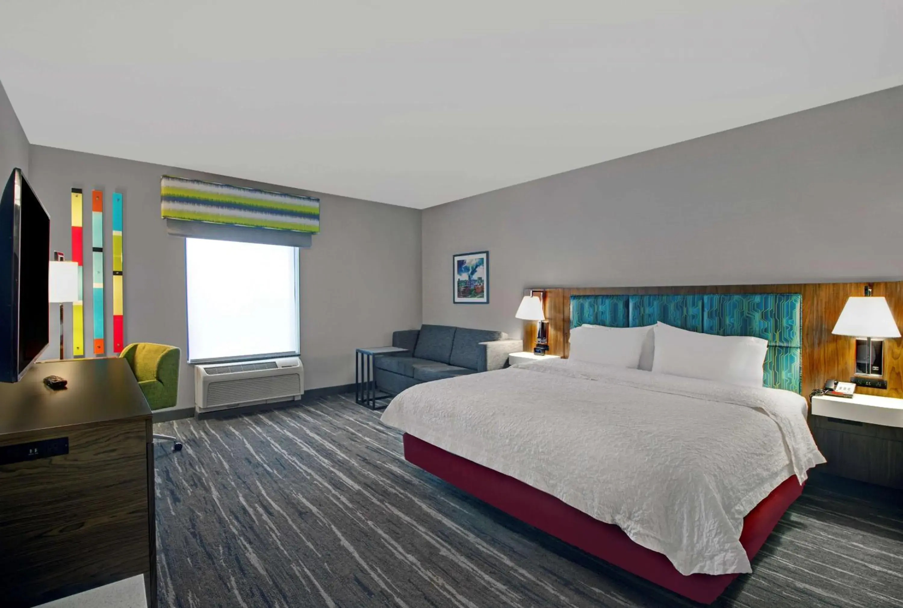Bed in Hampton Inn & Suites by Hilton Syracuse Dewitt Bed in Hampton Inn & Suites by Hilton Syracuse Dewitt