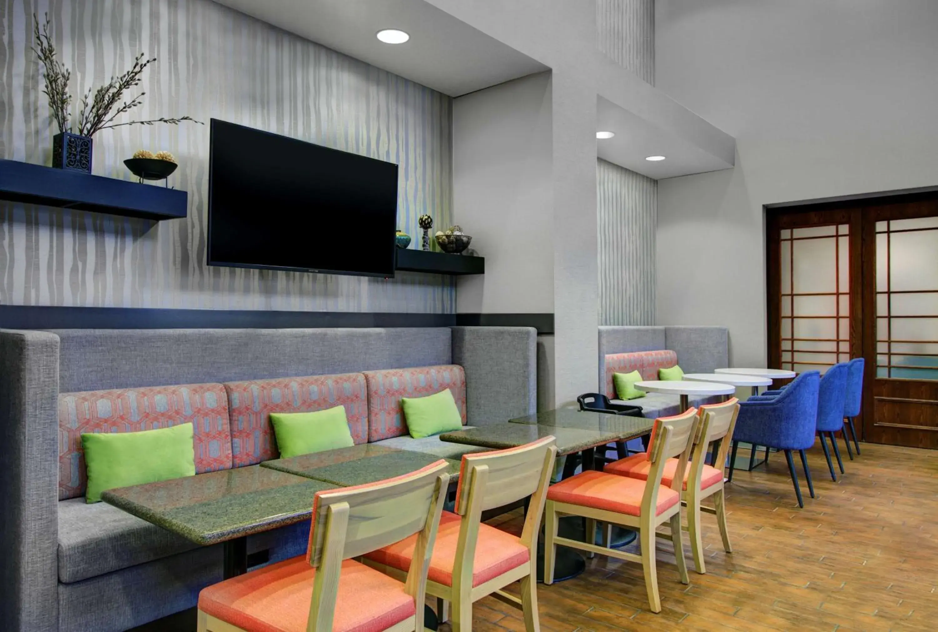 Lobby or reception in Hampton Inn & Suites by Hilton Syracuse Dewitt Lobby or reception in Hampton Inn & Suites by Hilton Syracuse Dewitt