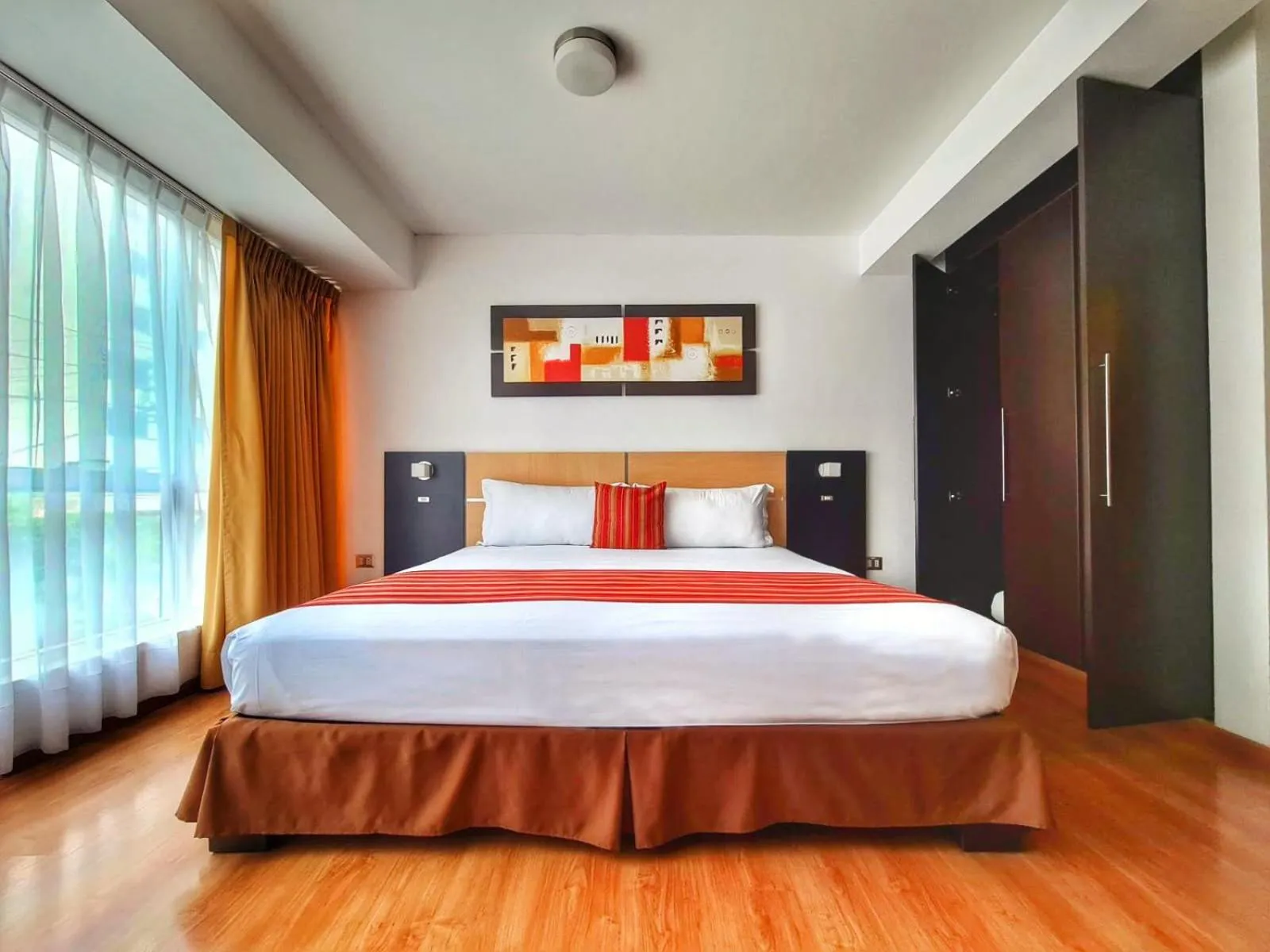 Bed in Allpa Hotel & Suites