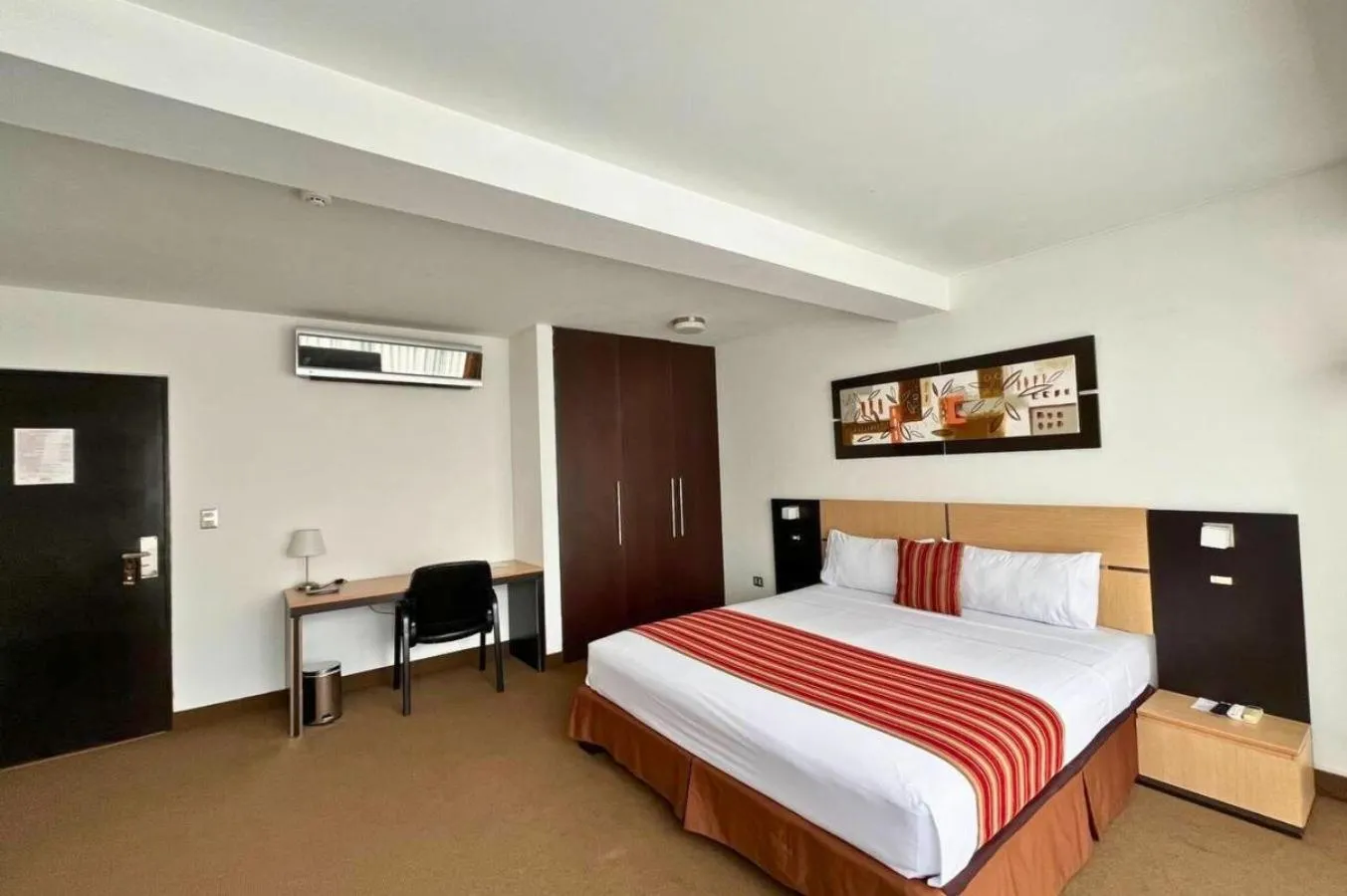 Bed in Allpa Hotel & Suites