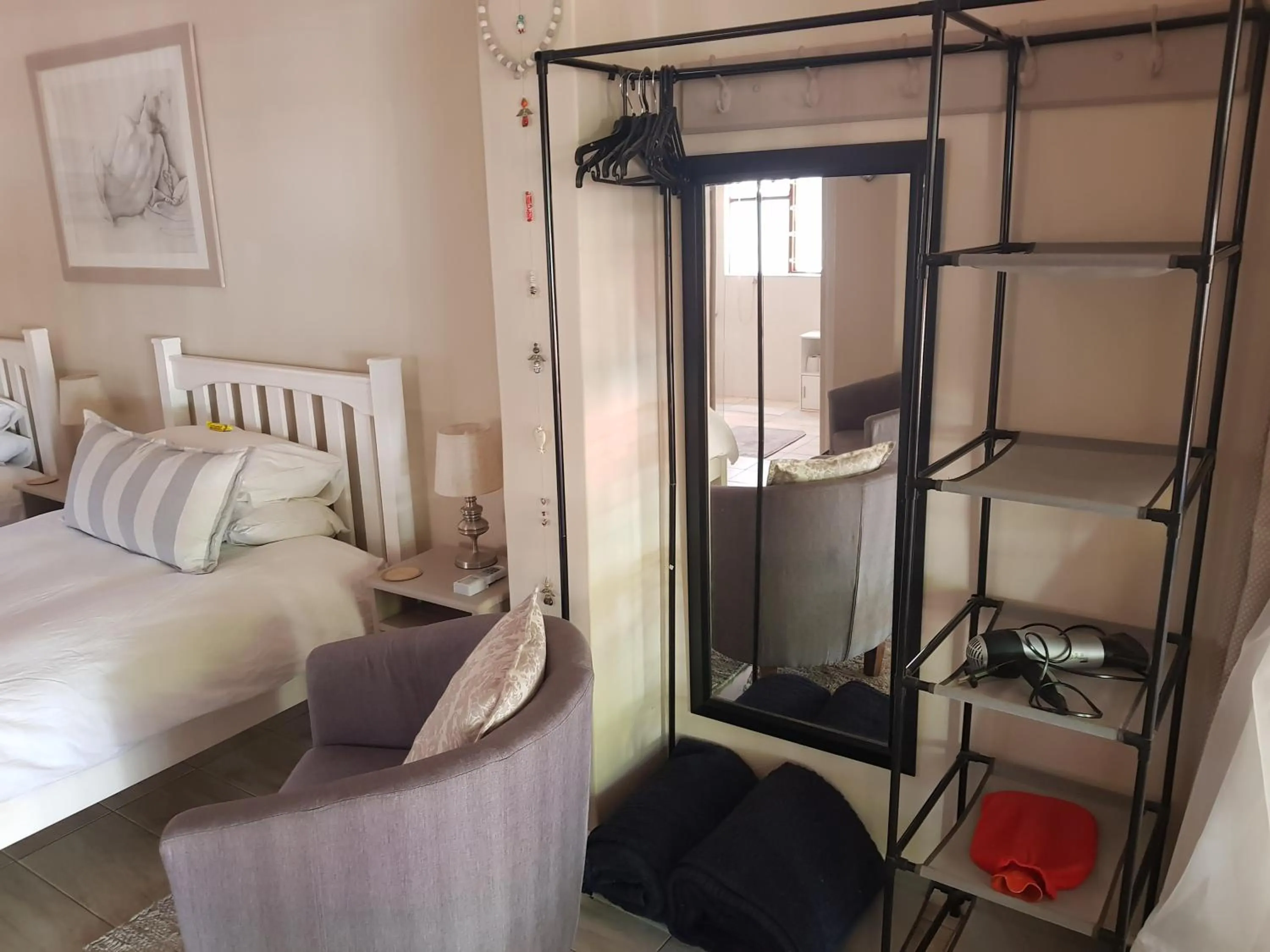 Living room, Bed in The Fairway