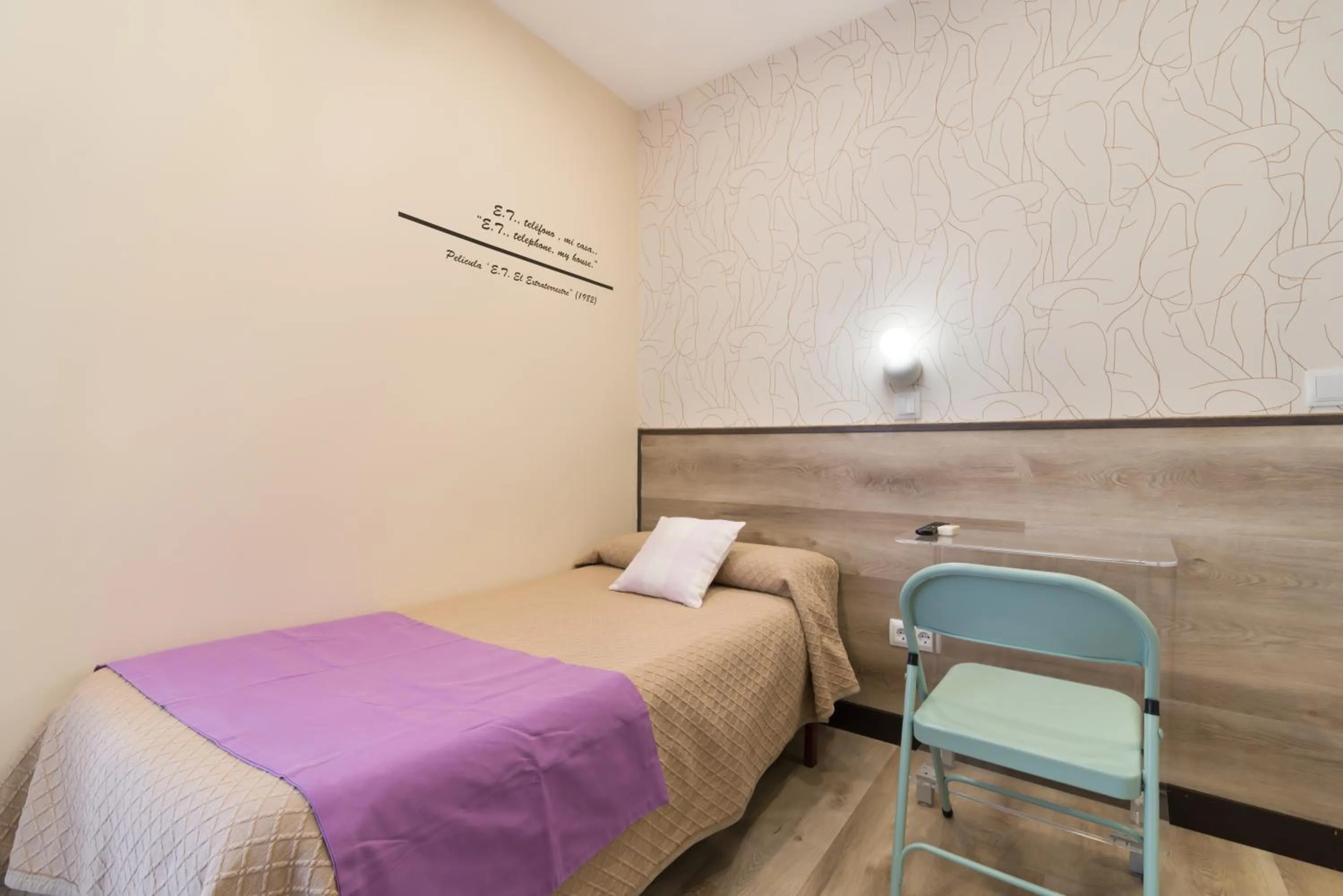 Photo of the whole room, Bed in Hostal Art Madrid